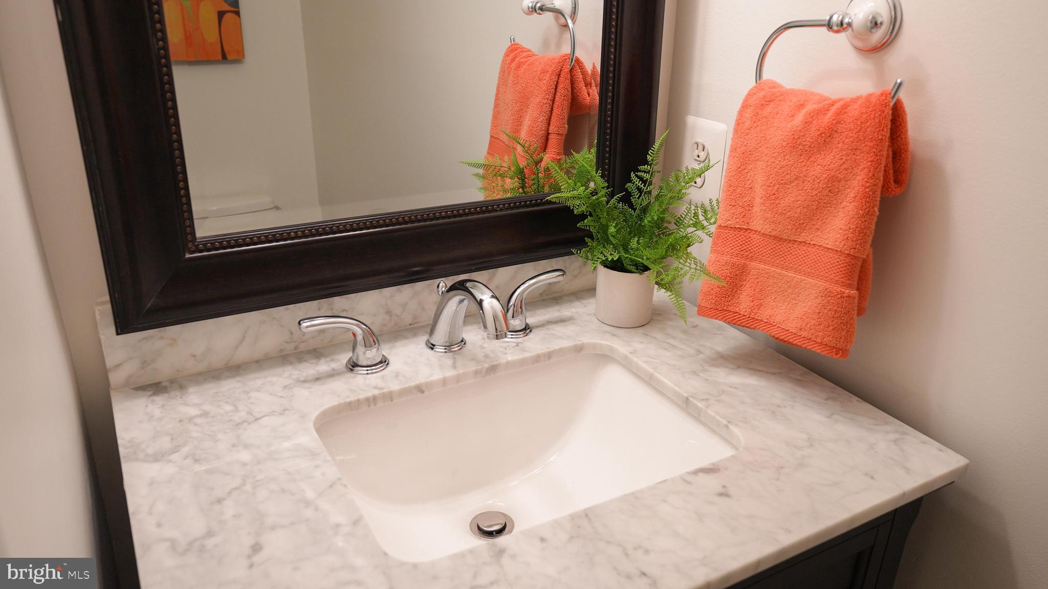 COLUMBIA COURT - Residential