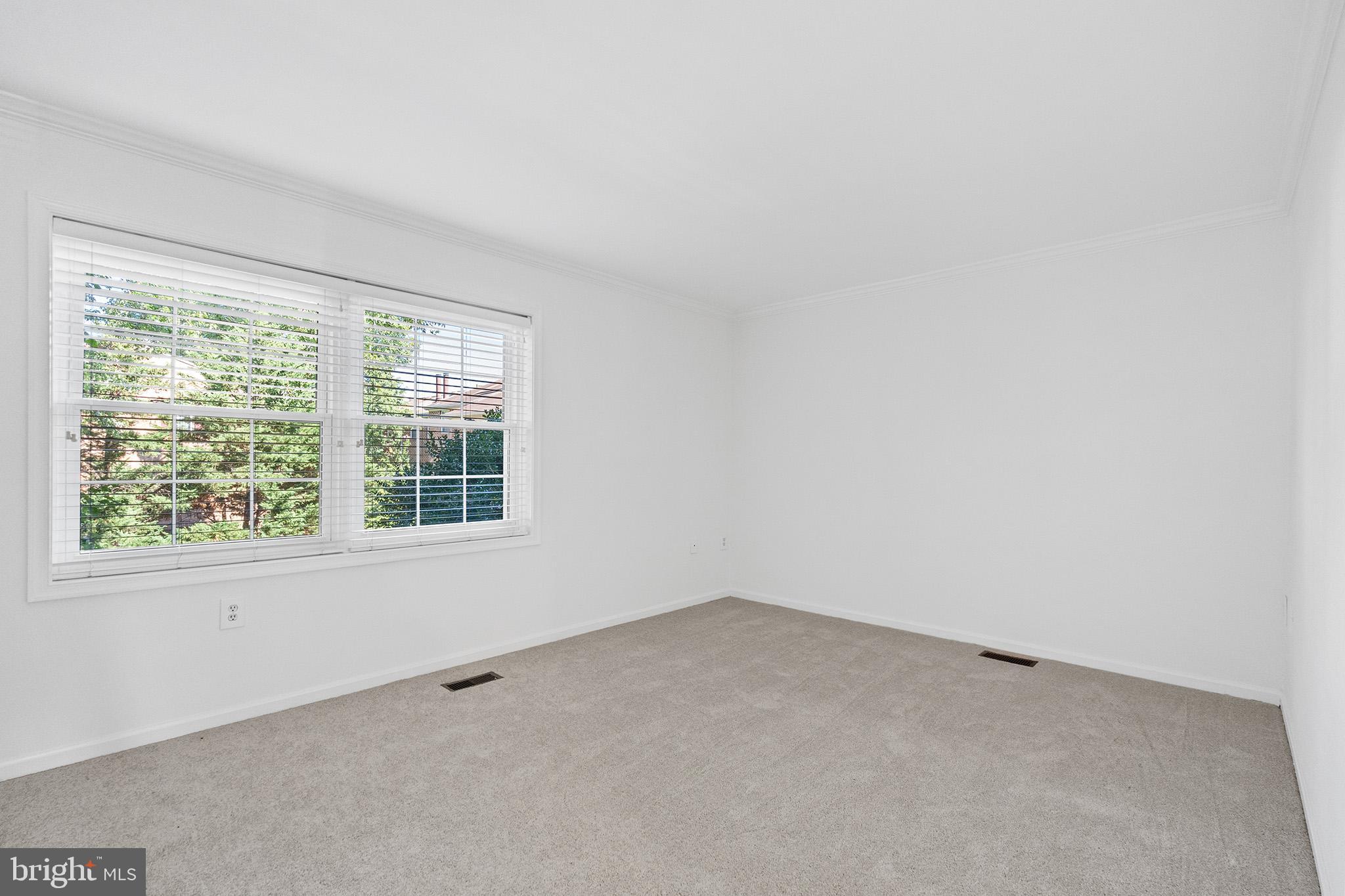 COLUMBIA COURT - Residential