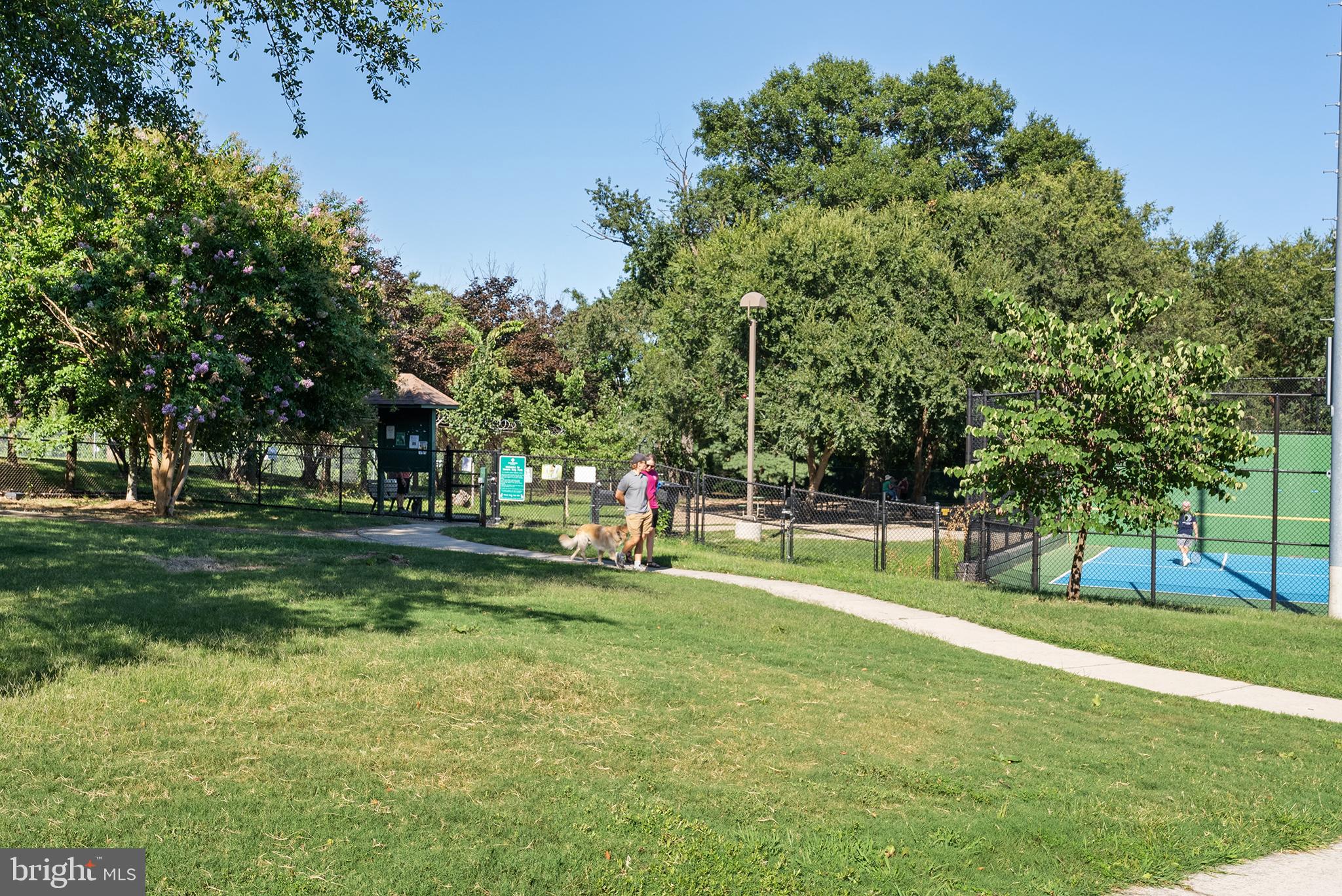 COLUMBIA COURT - Residential
