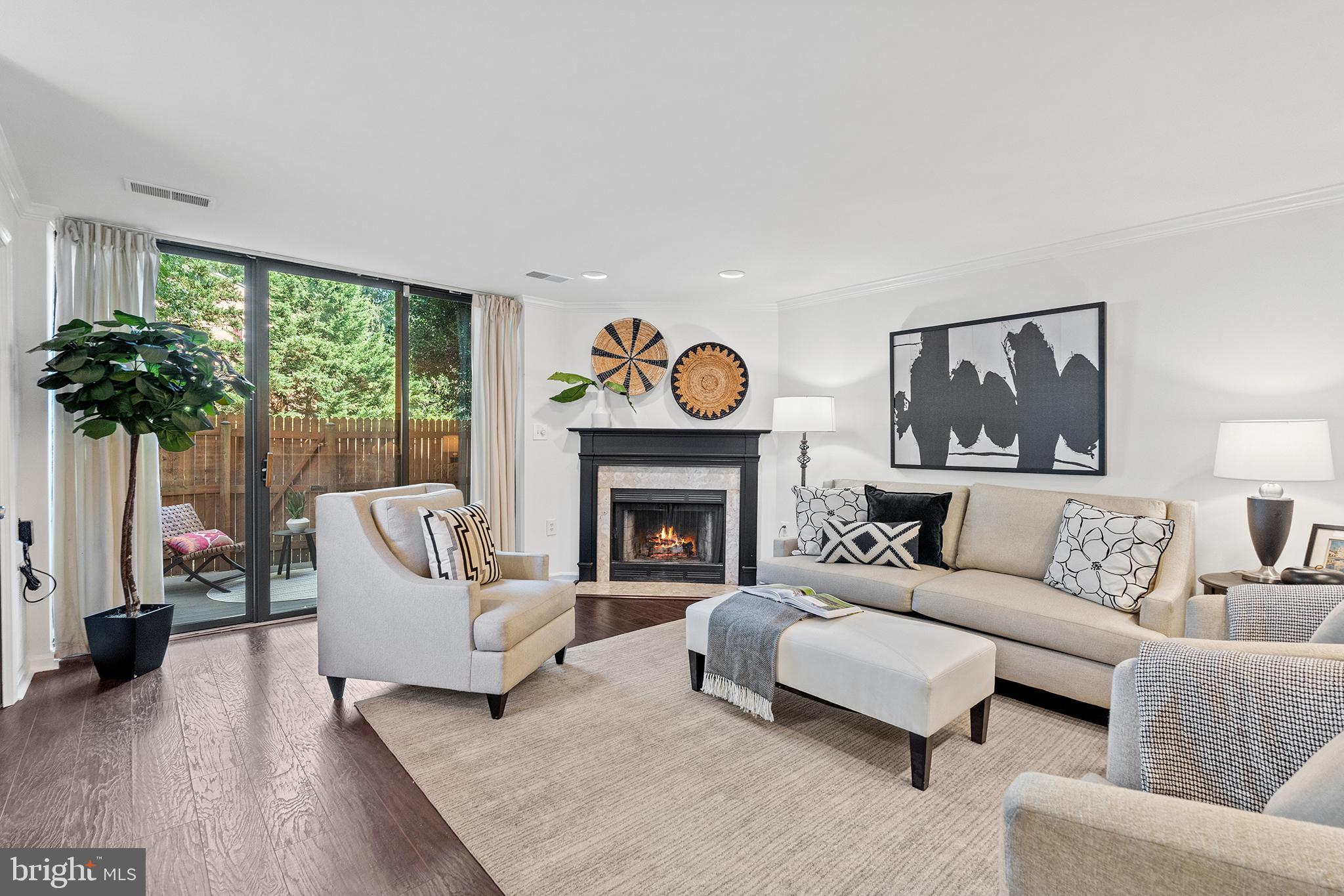 COLUMBIA COURT - Residential