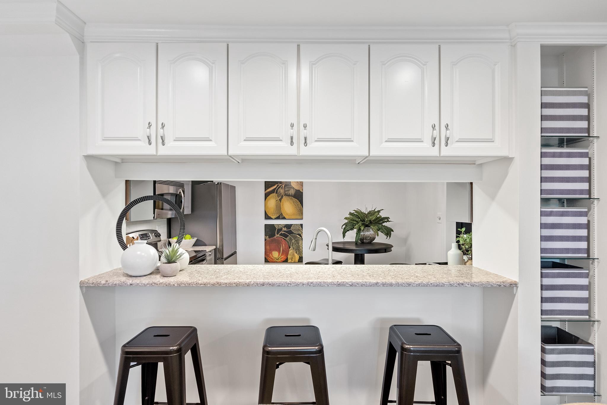 COLUMBIA COURT - Residential