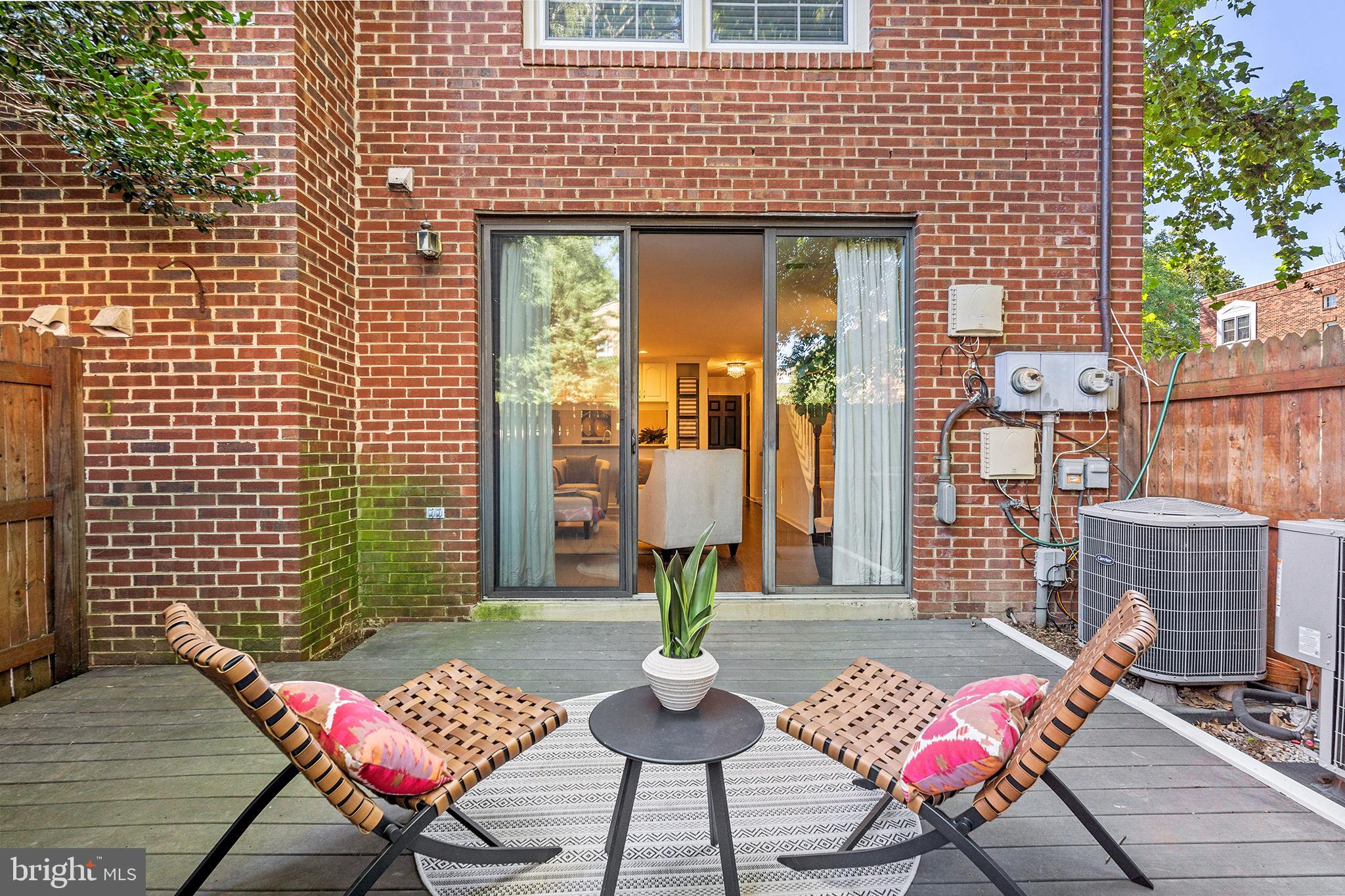 COLUMBIA COURT - Residential