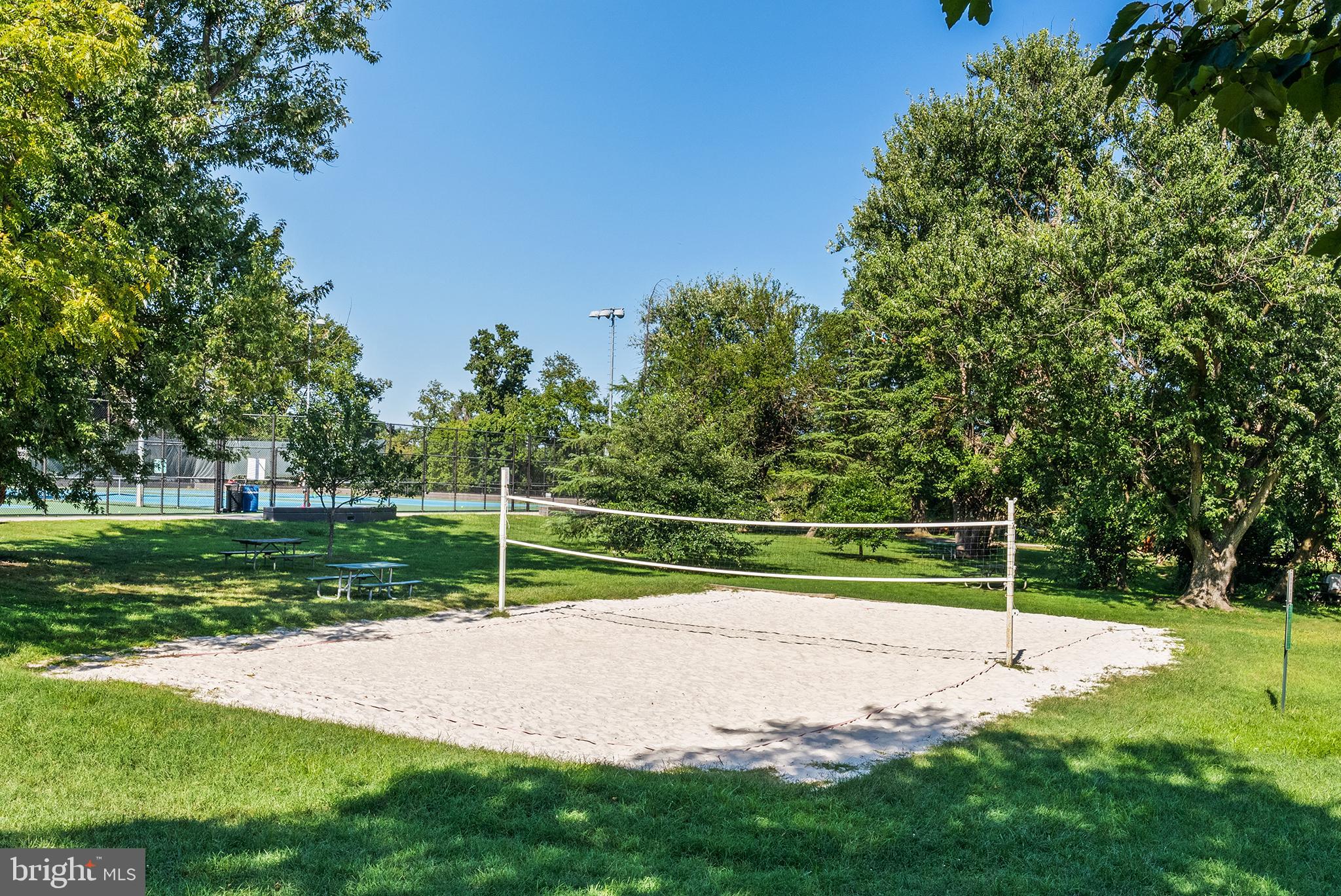 COLUMBIA COURT - Residential