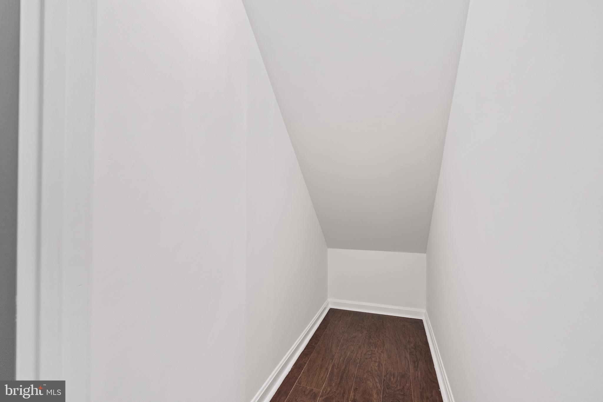 COLUMBIA COURT - Residential