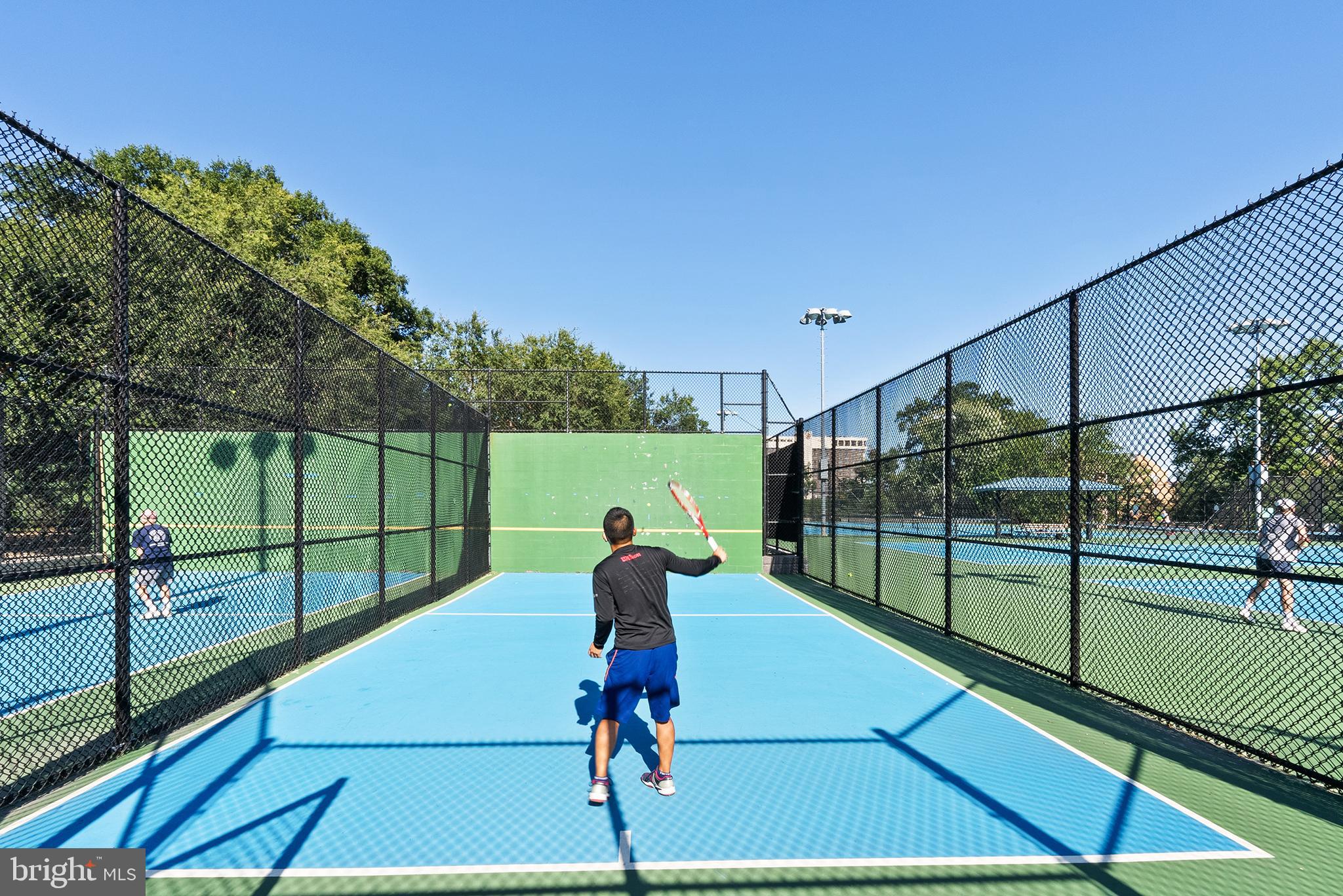 COLUMBIA COURT - Residential