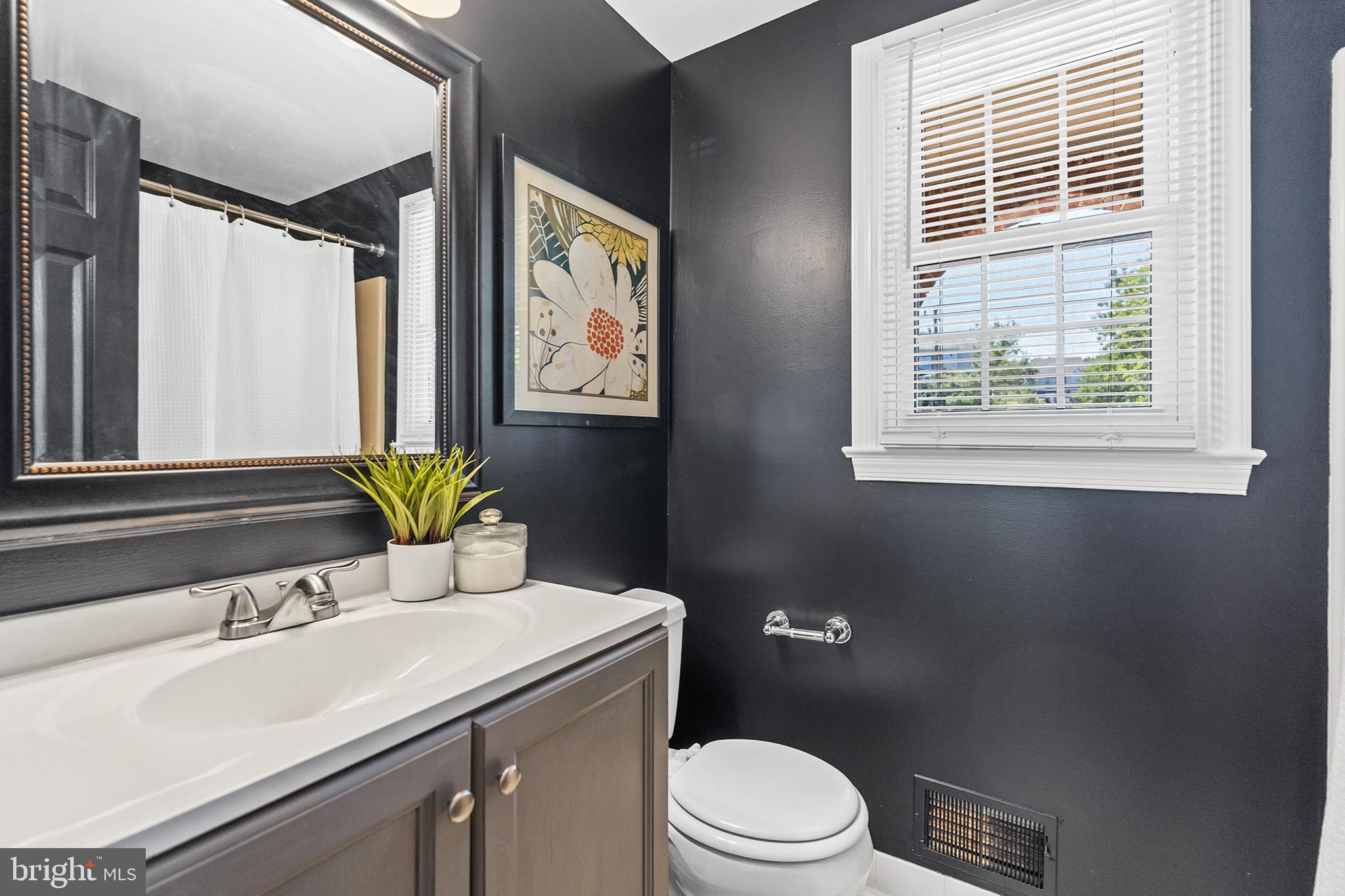 COLUMBIA COURT - Residential