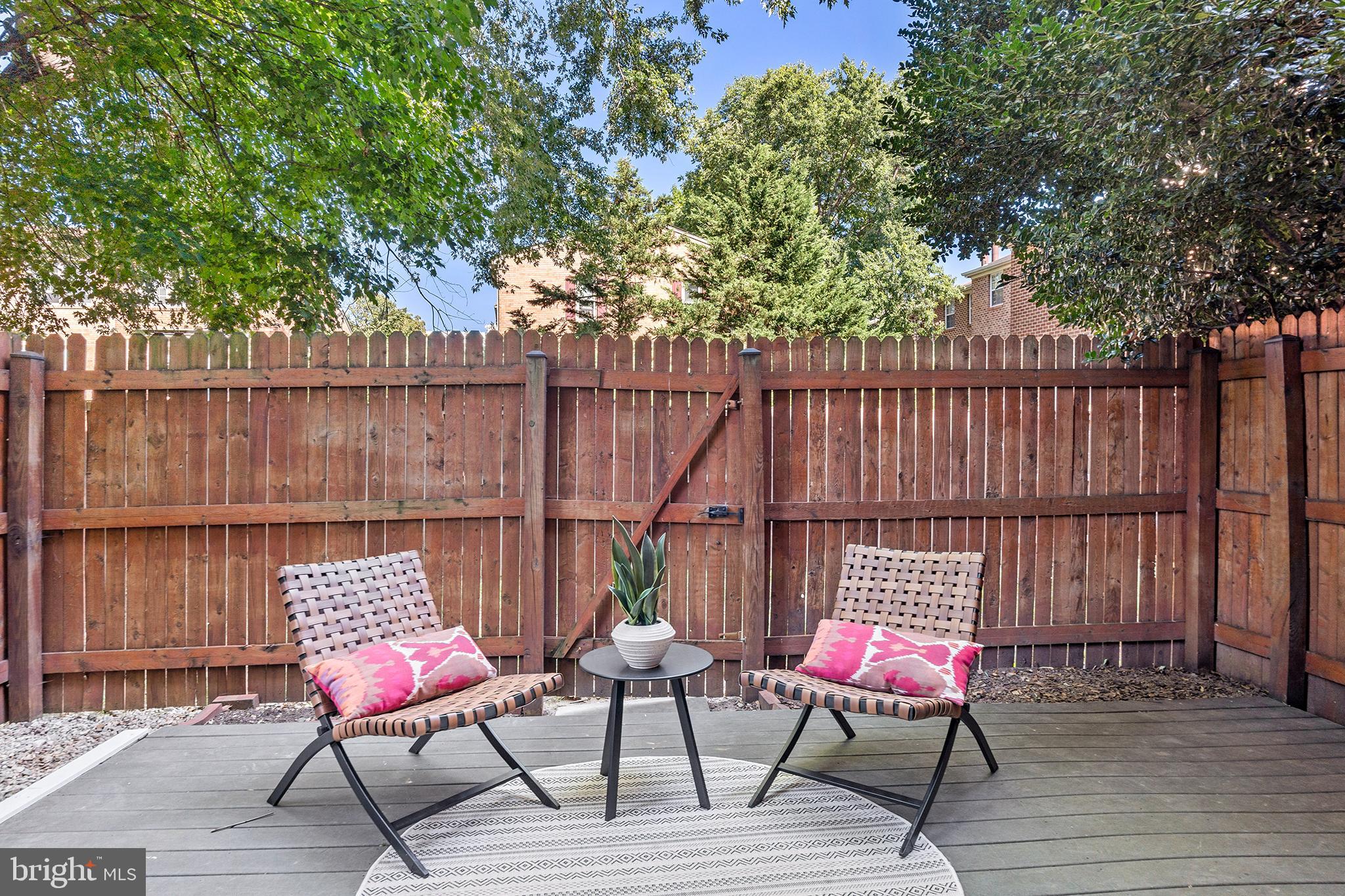 COLUMBIA COURT - Residential