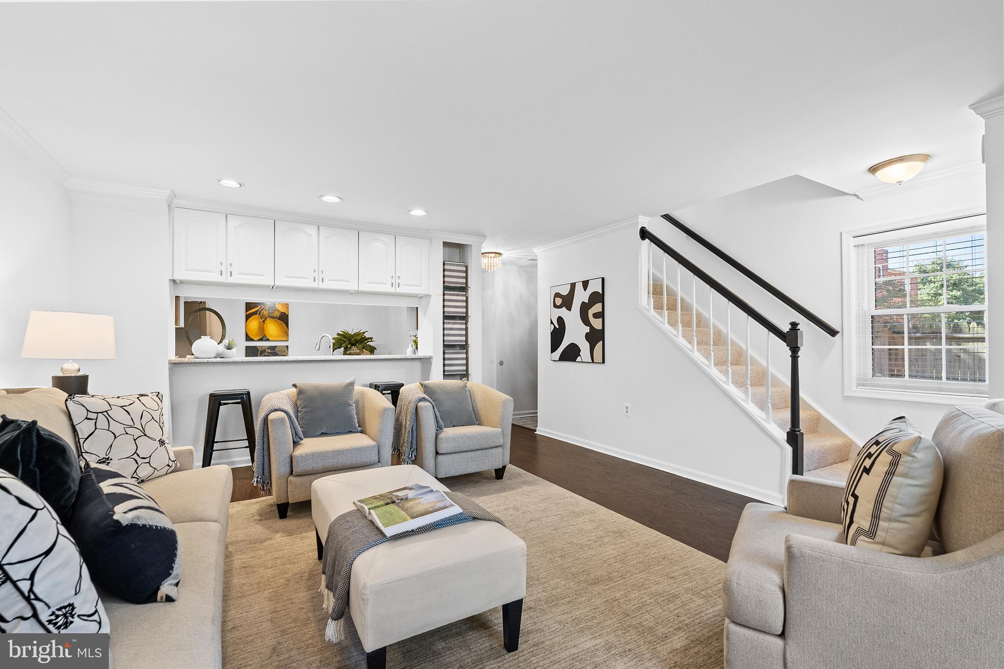 COLUMBIA COURT - Residential