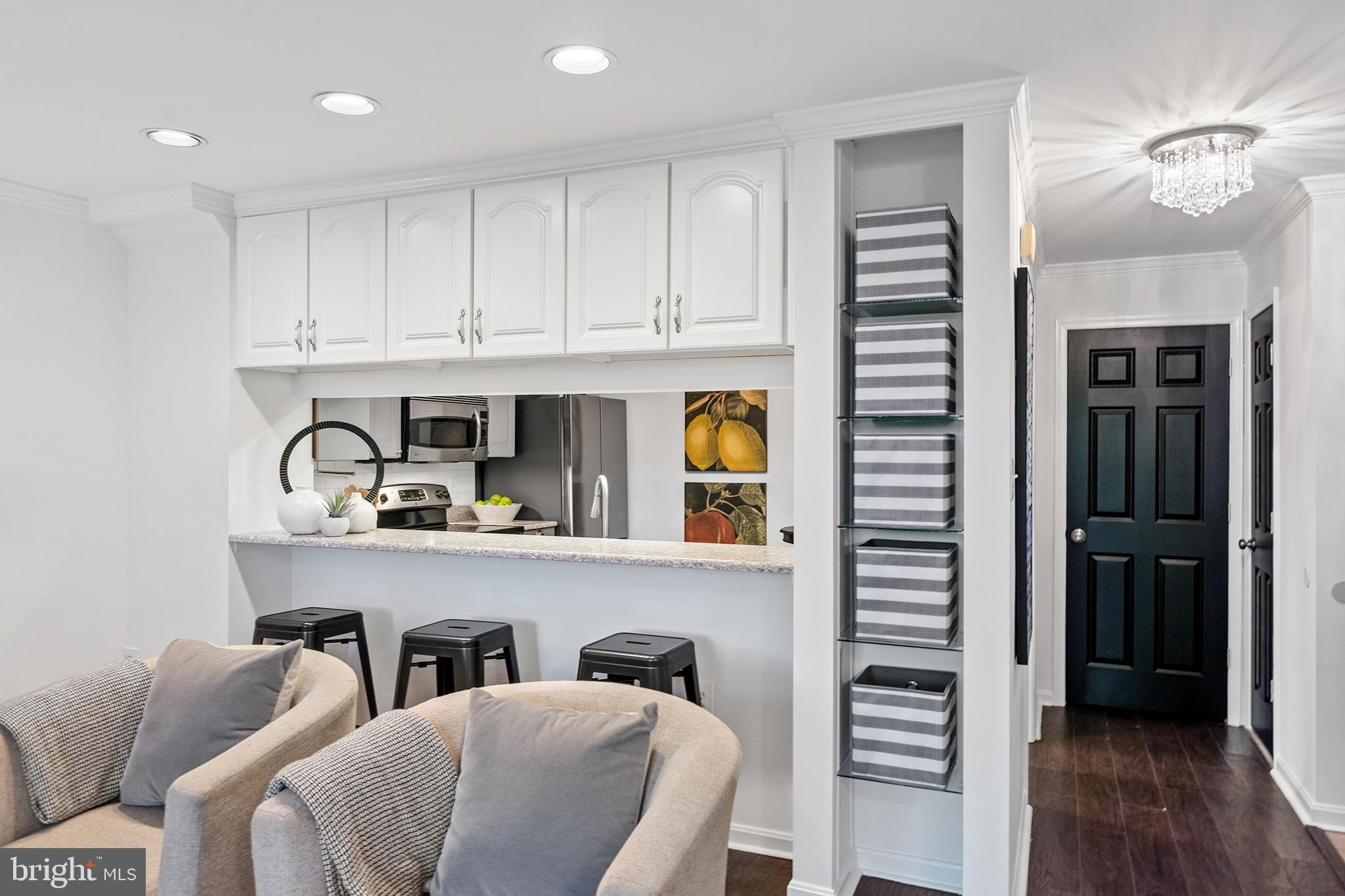 COLUMBIA COURT - Residential