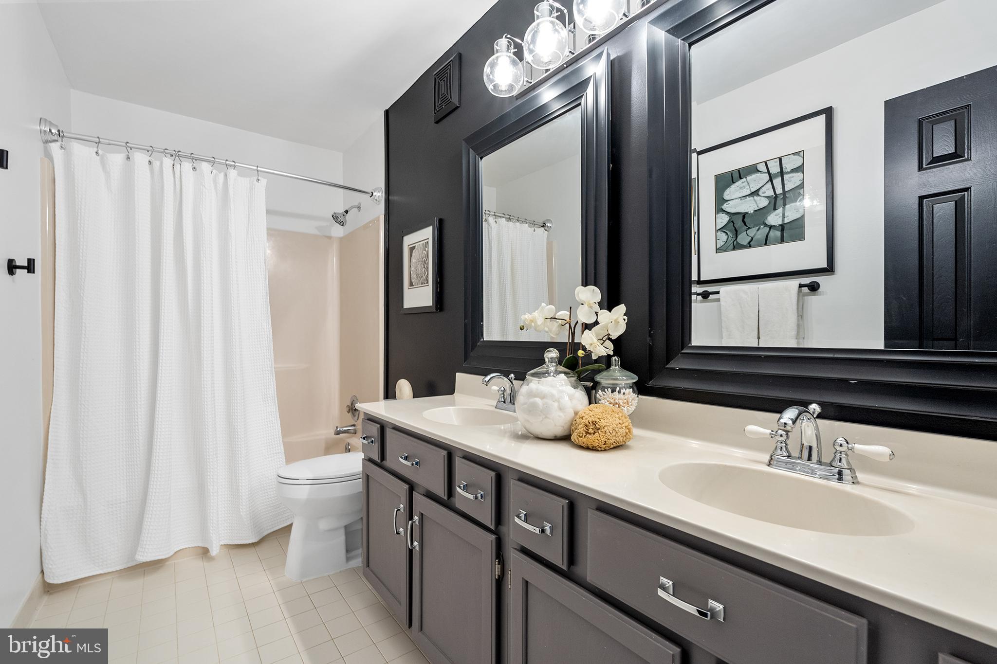 COLUMBIA COURT - Residential