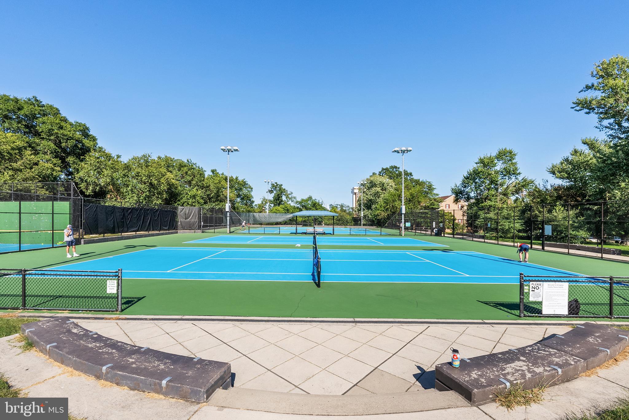 COLUMBIA COURT - Residential