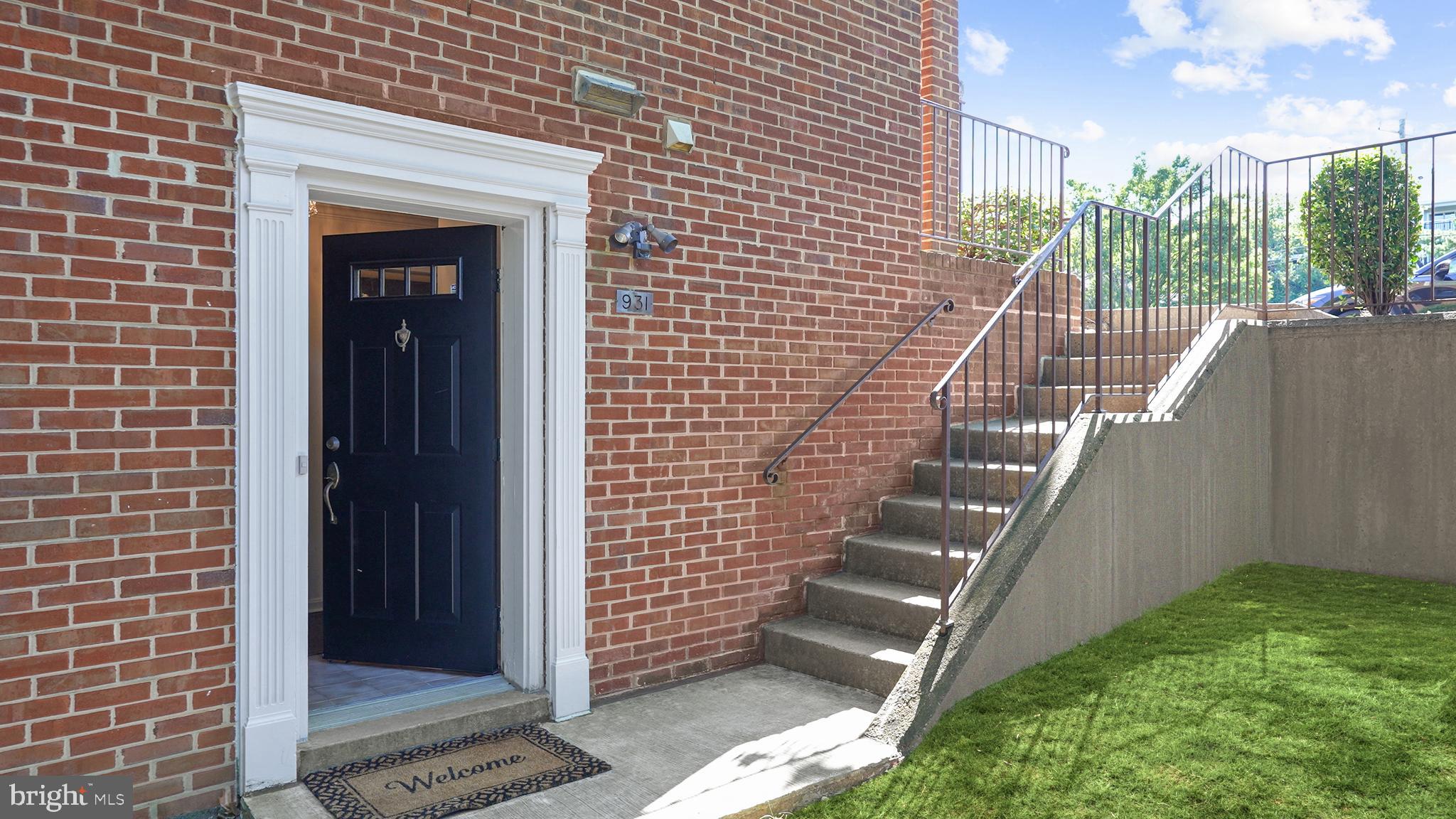 COLUMBIA COURT - Residential