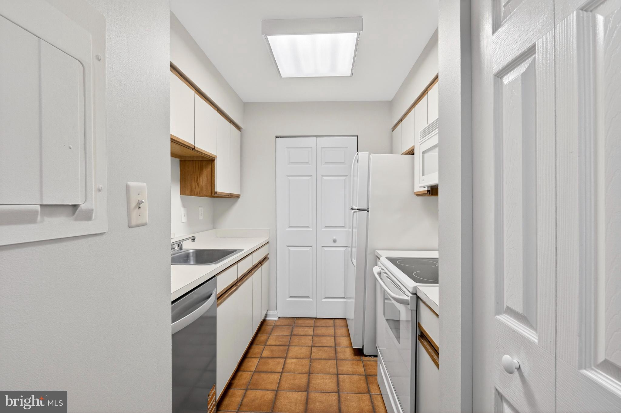 1020 N STAFFORD STREET 203