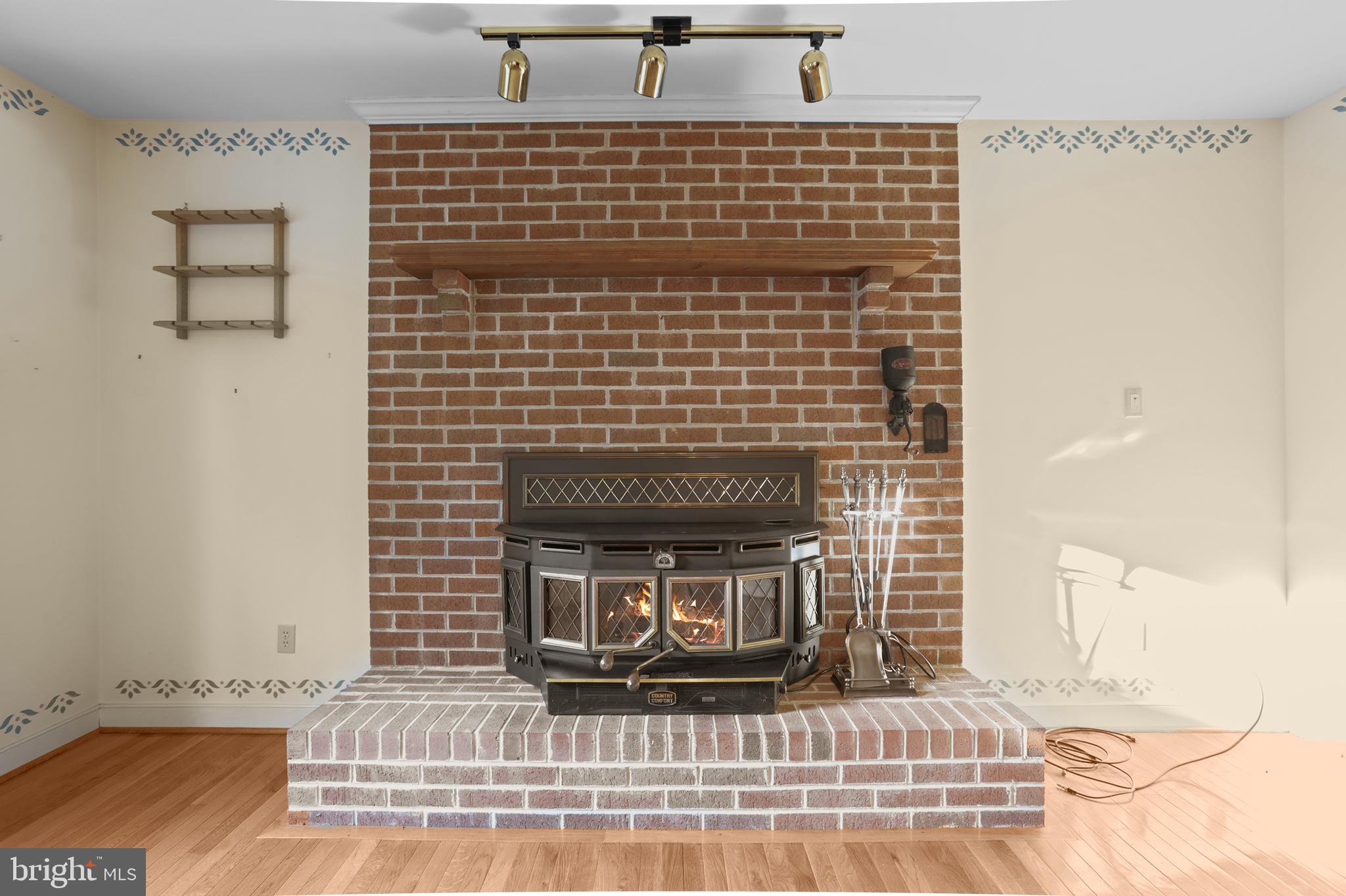 RIDGE POINTE - Residential