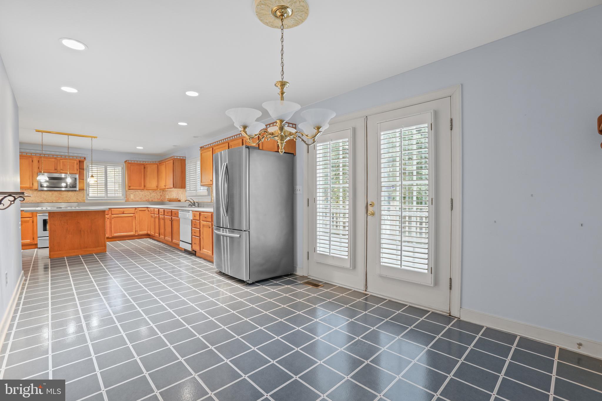 RIDGE POINTE - Residential