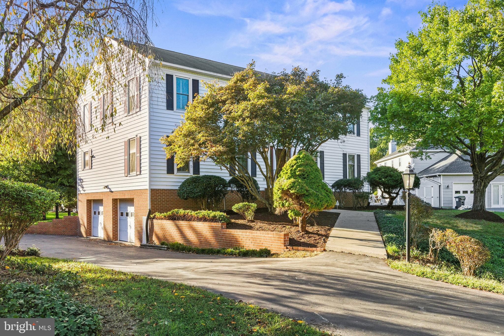 11 N POINTE DRIVE