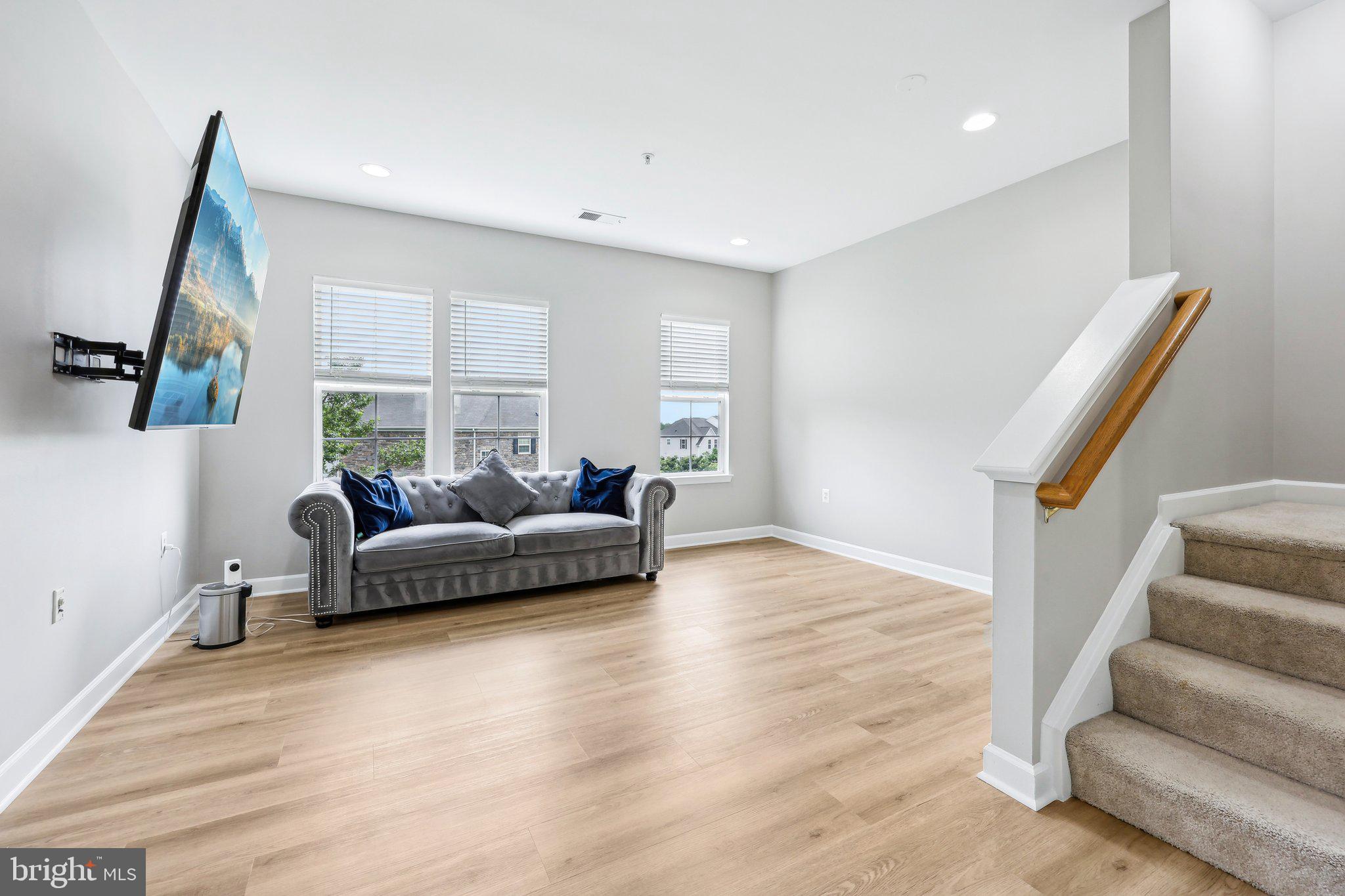 42397 GOLDENSEAL SQUARE