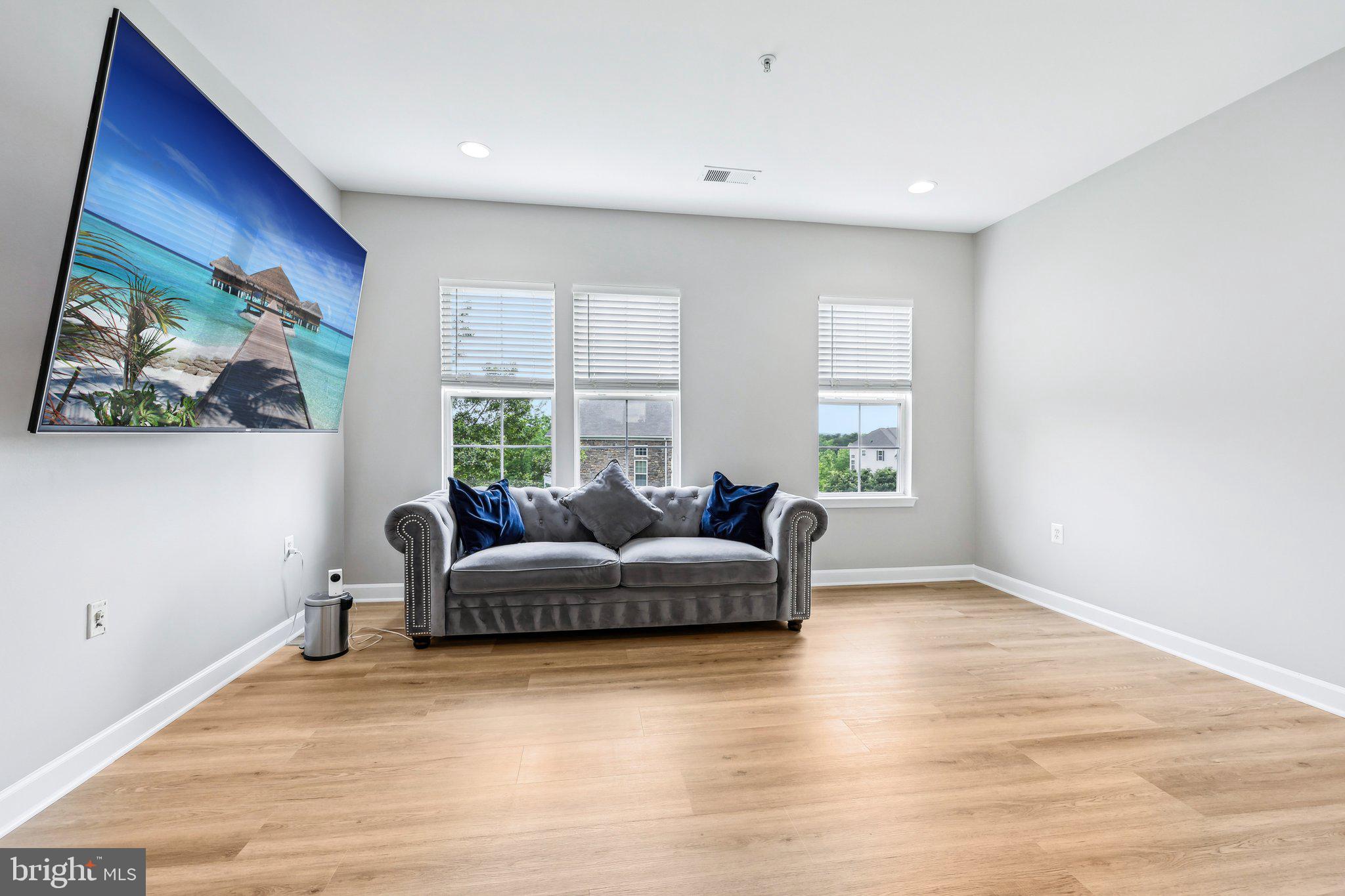 42397 GOLDENSEAL SQUARE