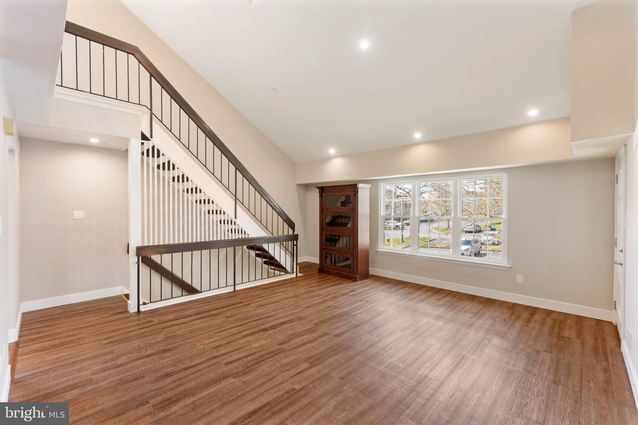 SOCIETY PL - Residential