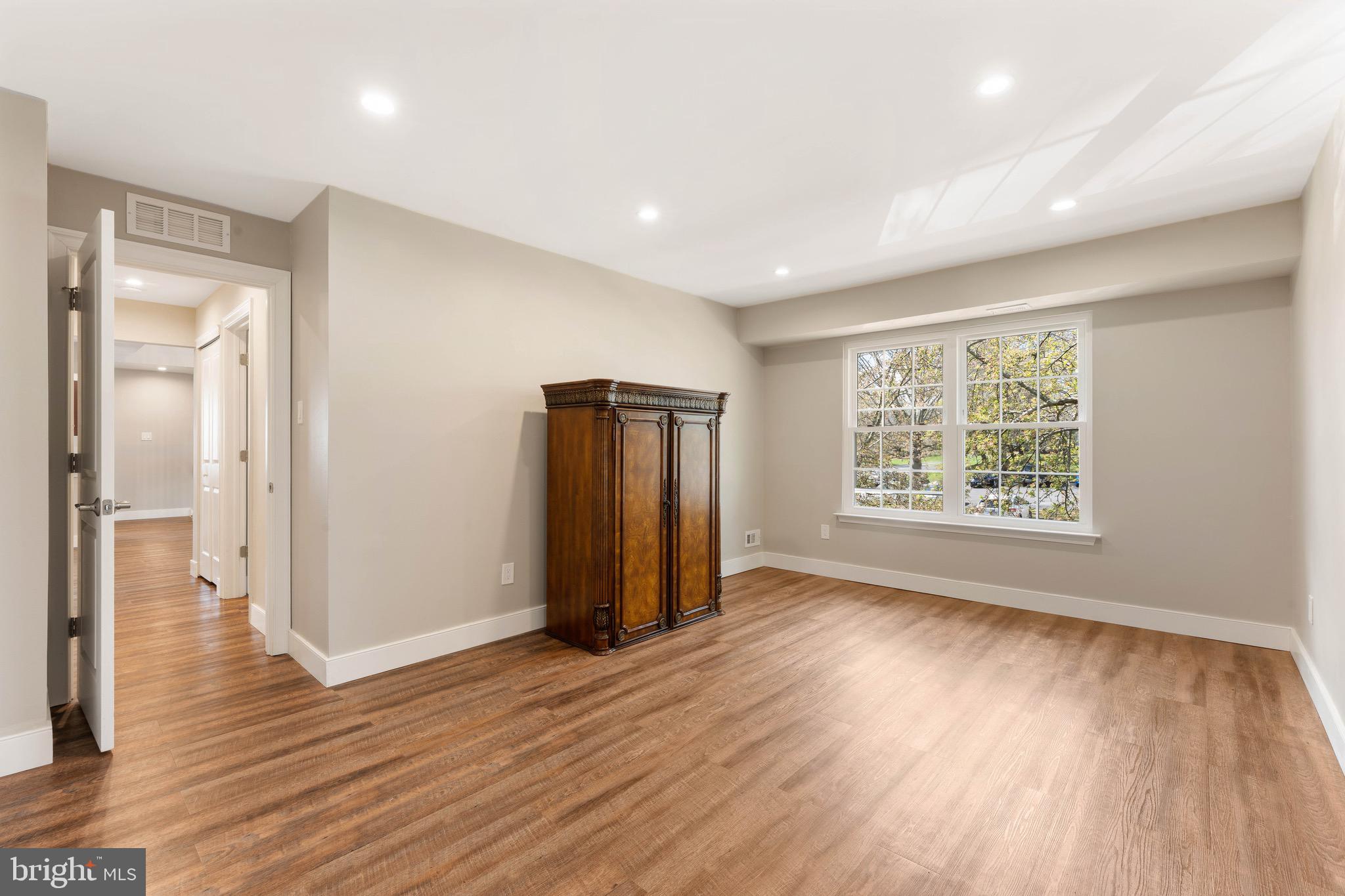 SOCIETY PL - Residential