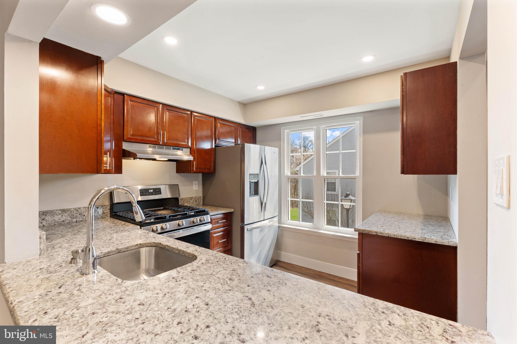 SOCIETY PL - Residential