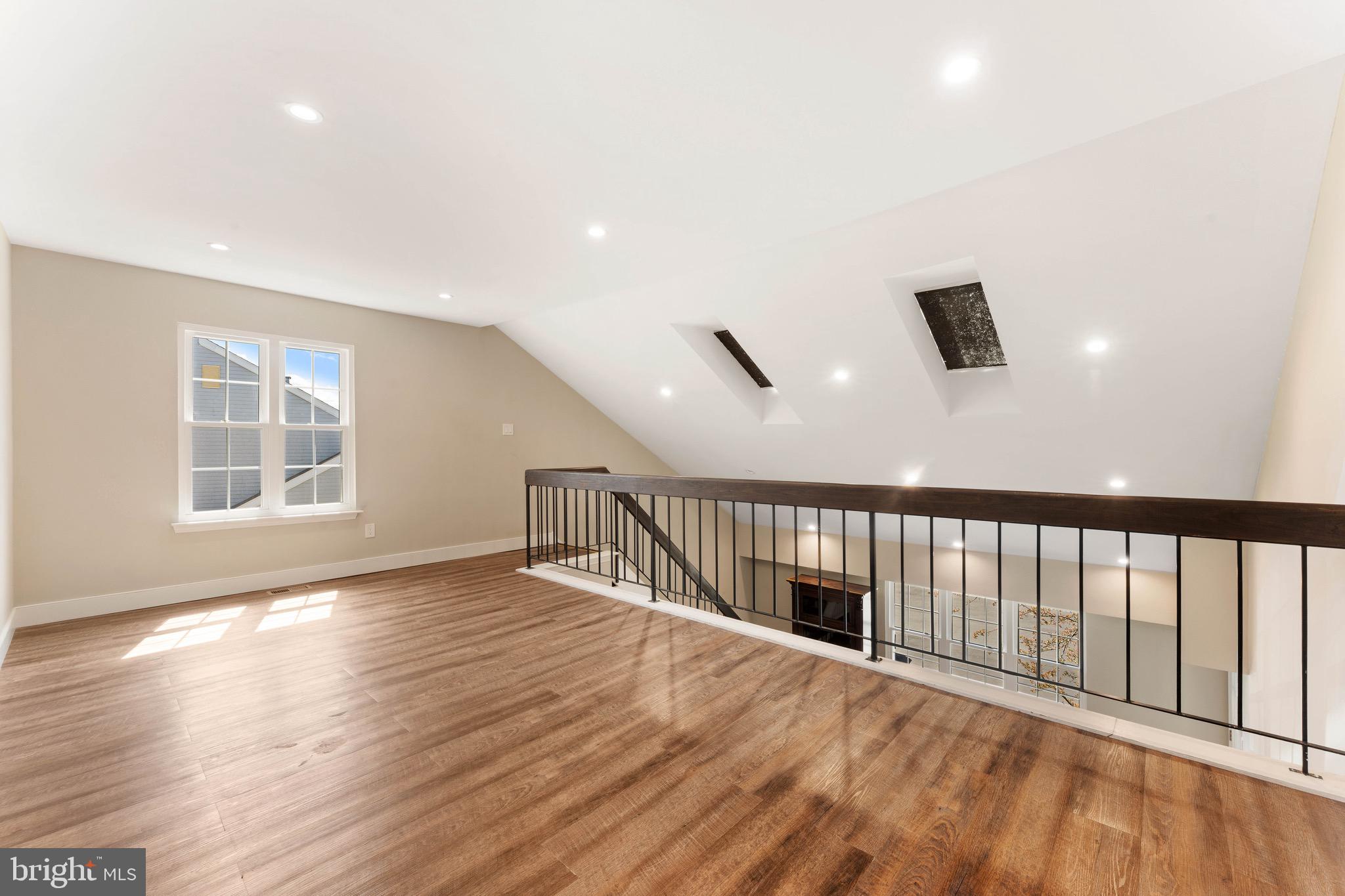 SOCIETY PL - Residential