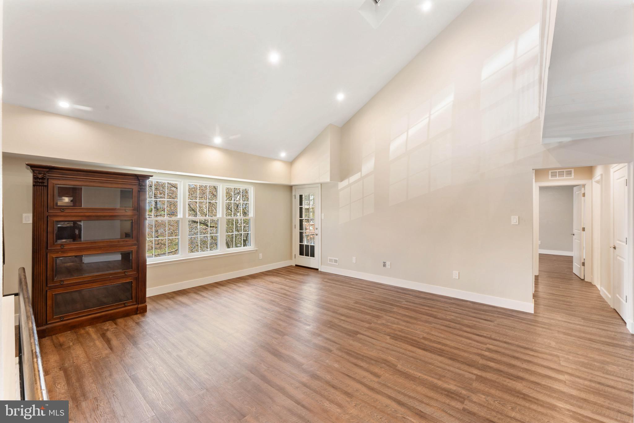 SOCIETY PL - Residential