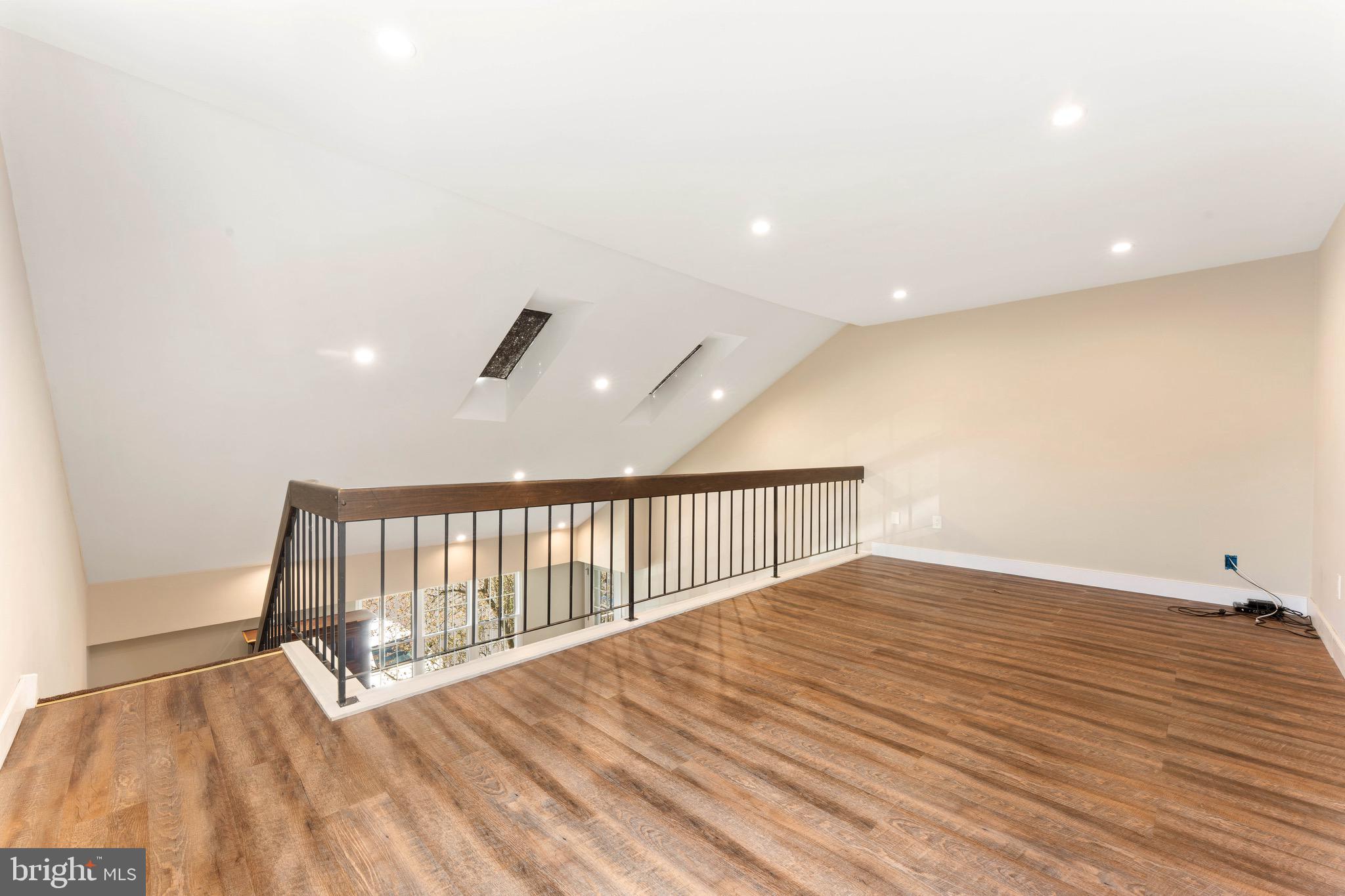 SOCIETY PL - Residential