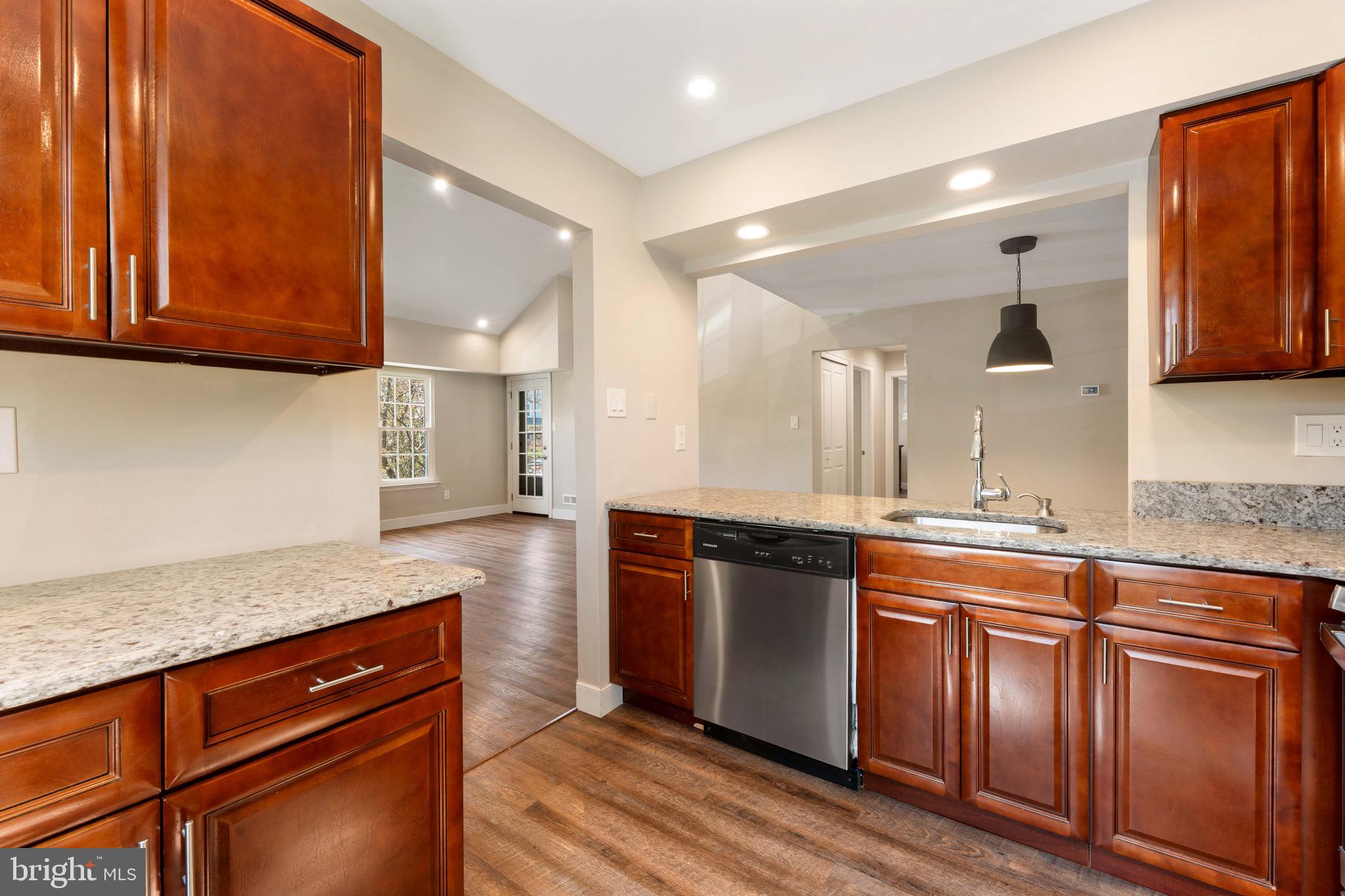 SOCIETY PL - Residential