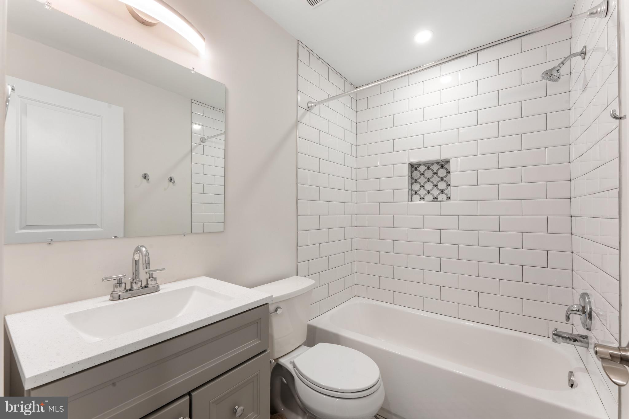 SOCIETY PL - Residential