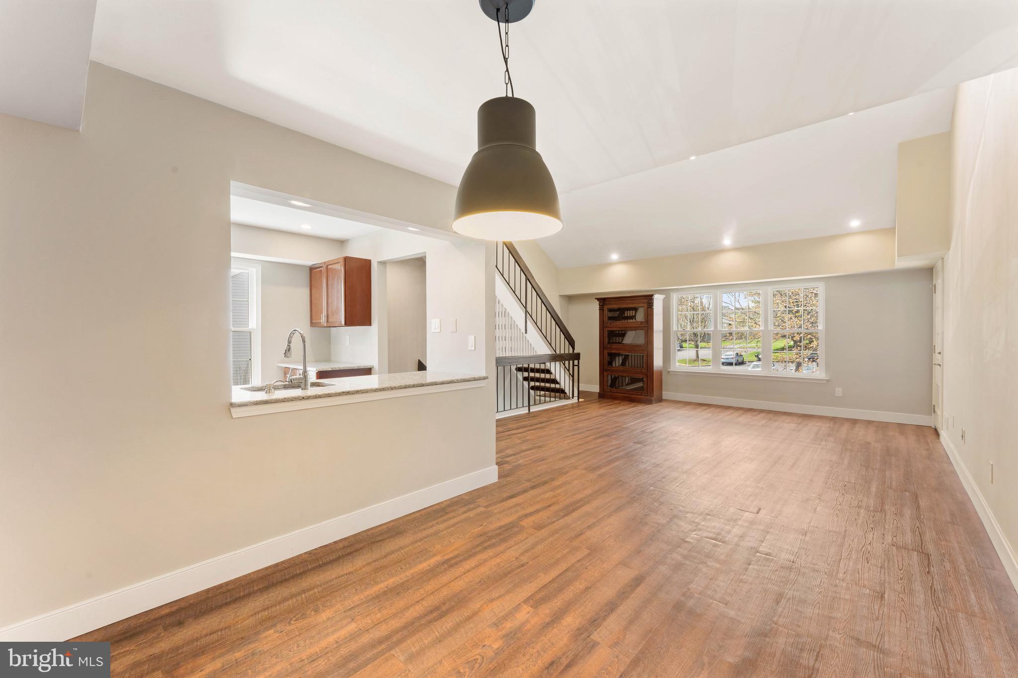 SOCIETY PL - Residential