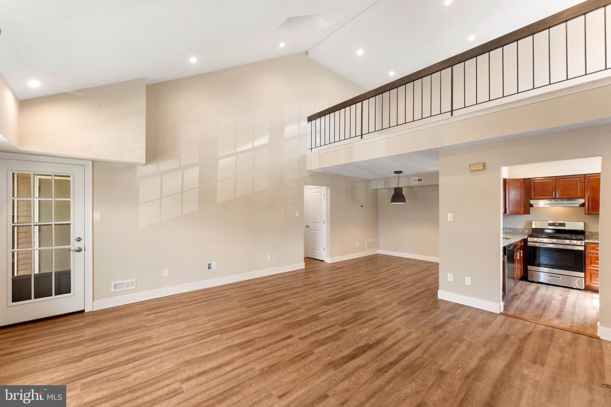 SOCIETY PL - Residential