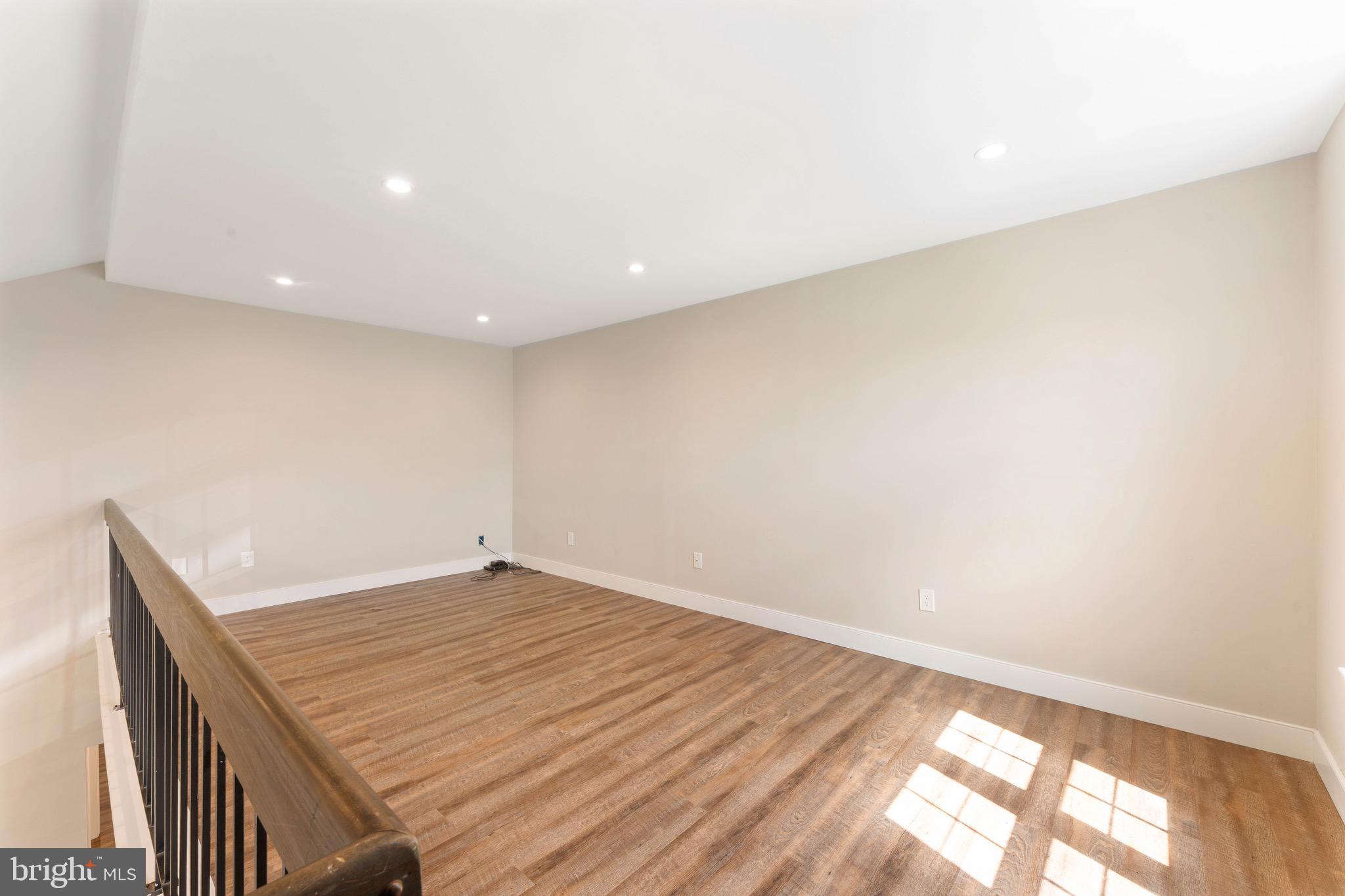 SOCIETY PL - Residential