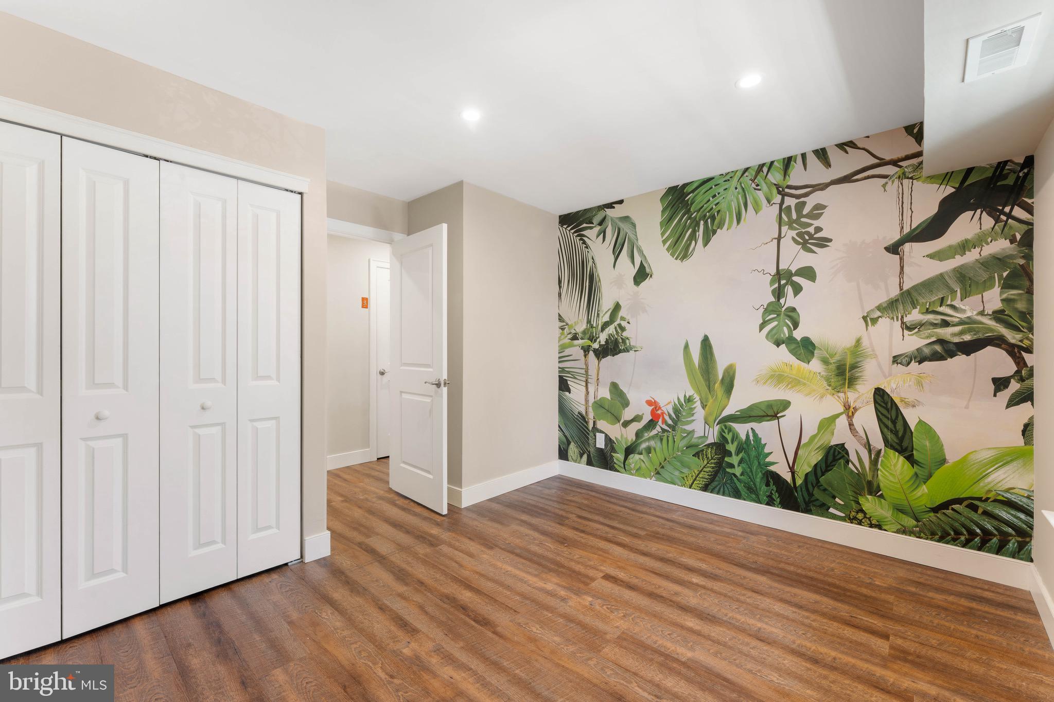 SOCIETY PL - Residential