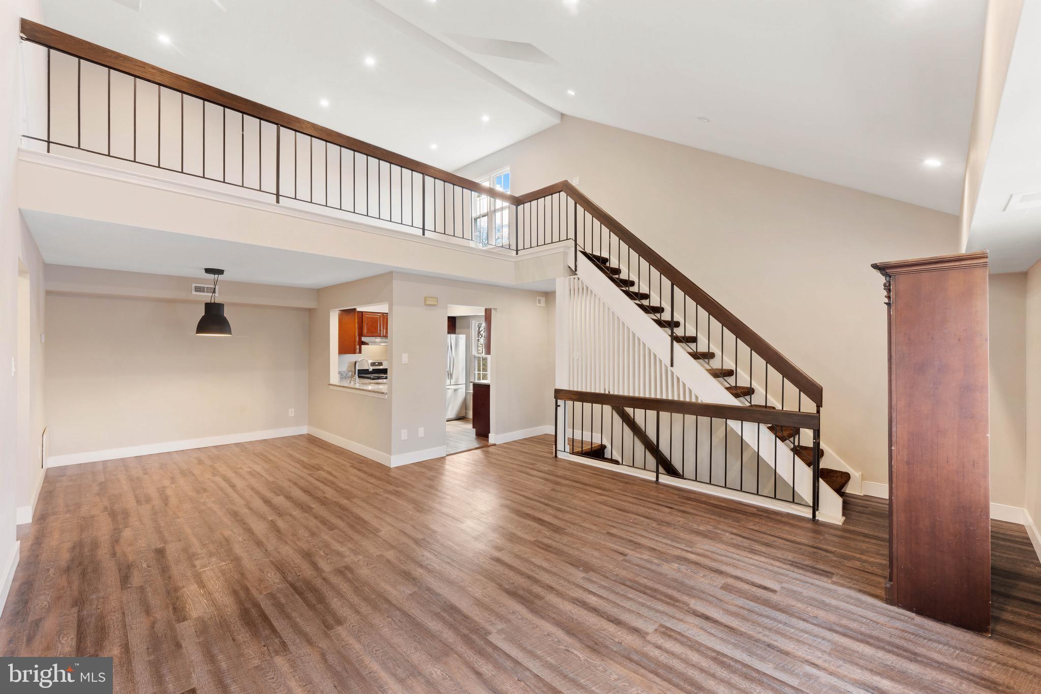 SOCIETY PL - Residential