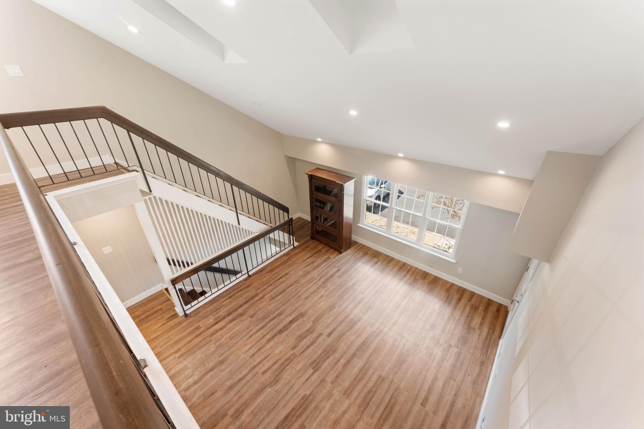 SOCIETY PL - Residential