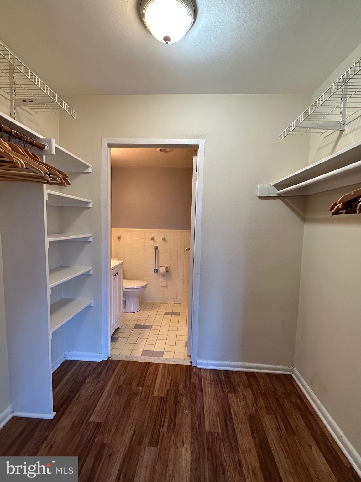 RIVER TOWERS - Residential Lease