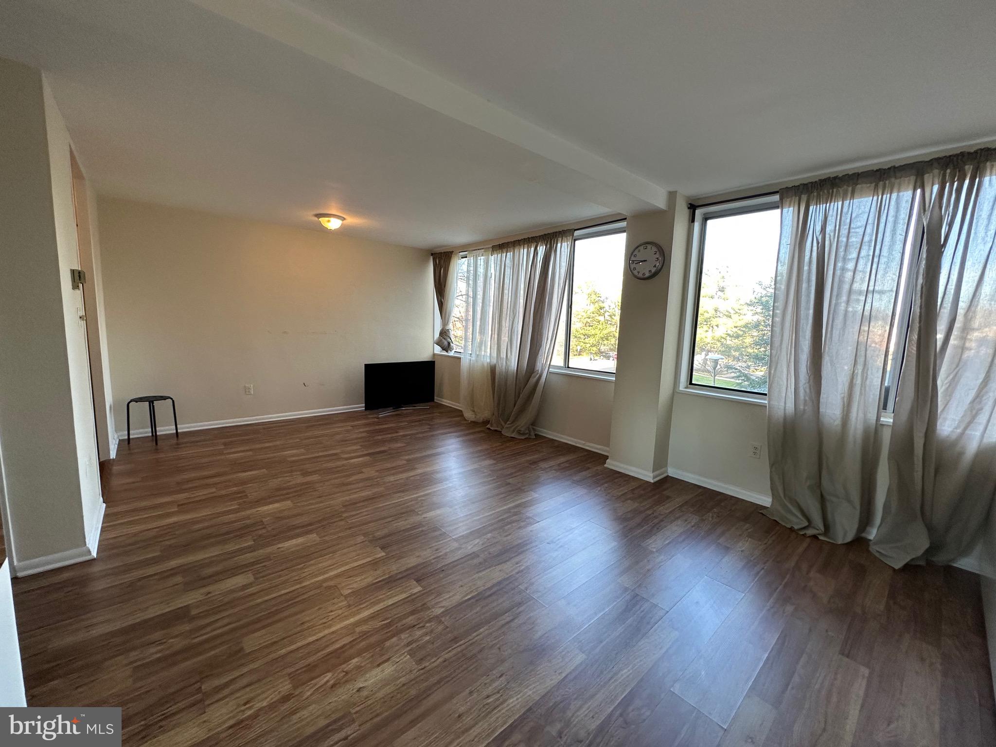 RIVER TOWERS - Residential Lease