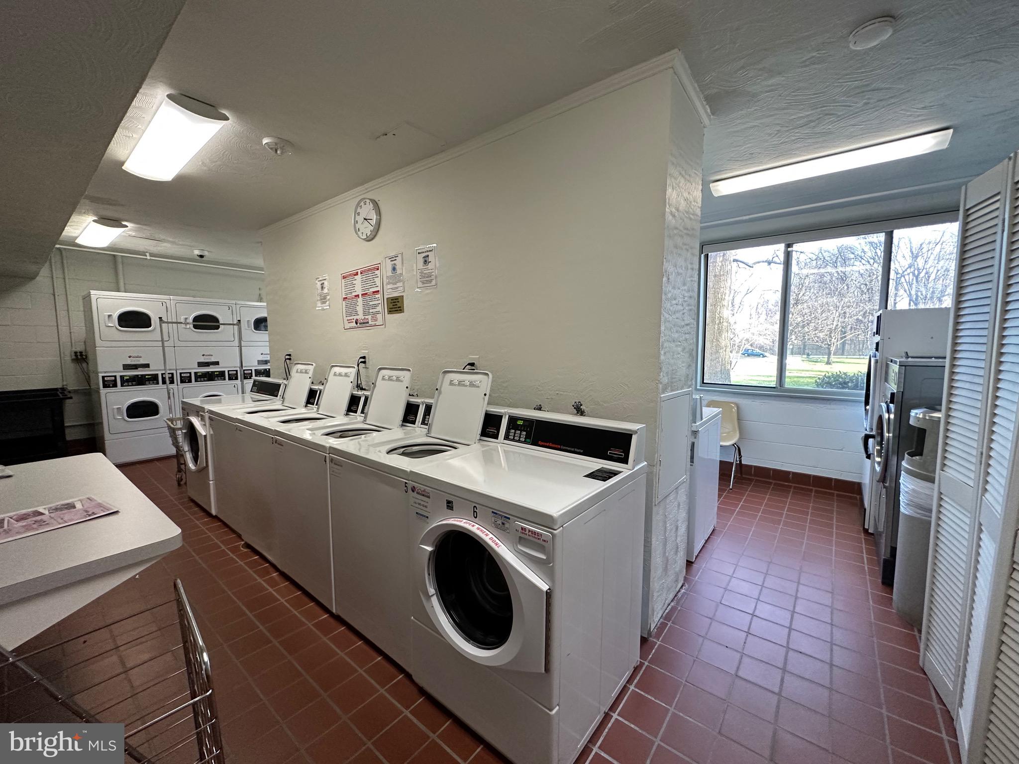 RIVER TOWERS - Residential Lease