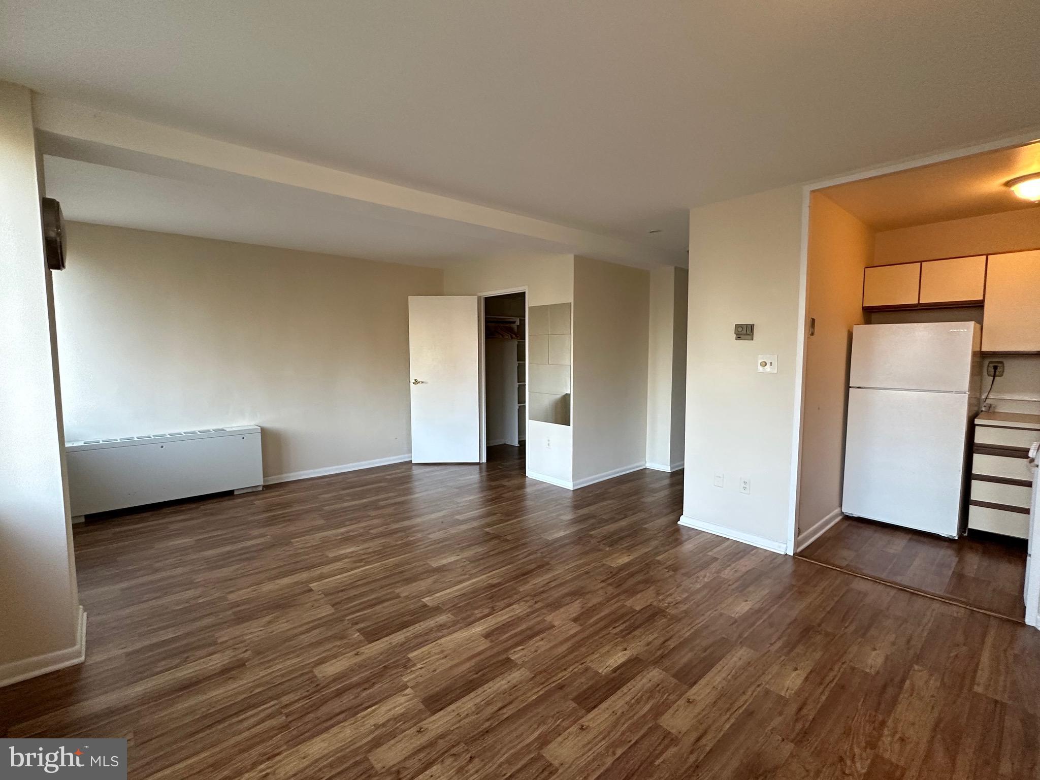 RIVER TOWERS - Residential Lease