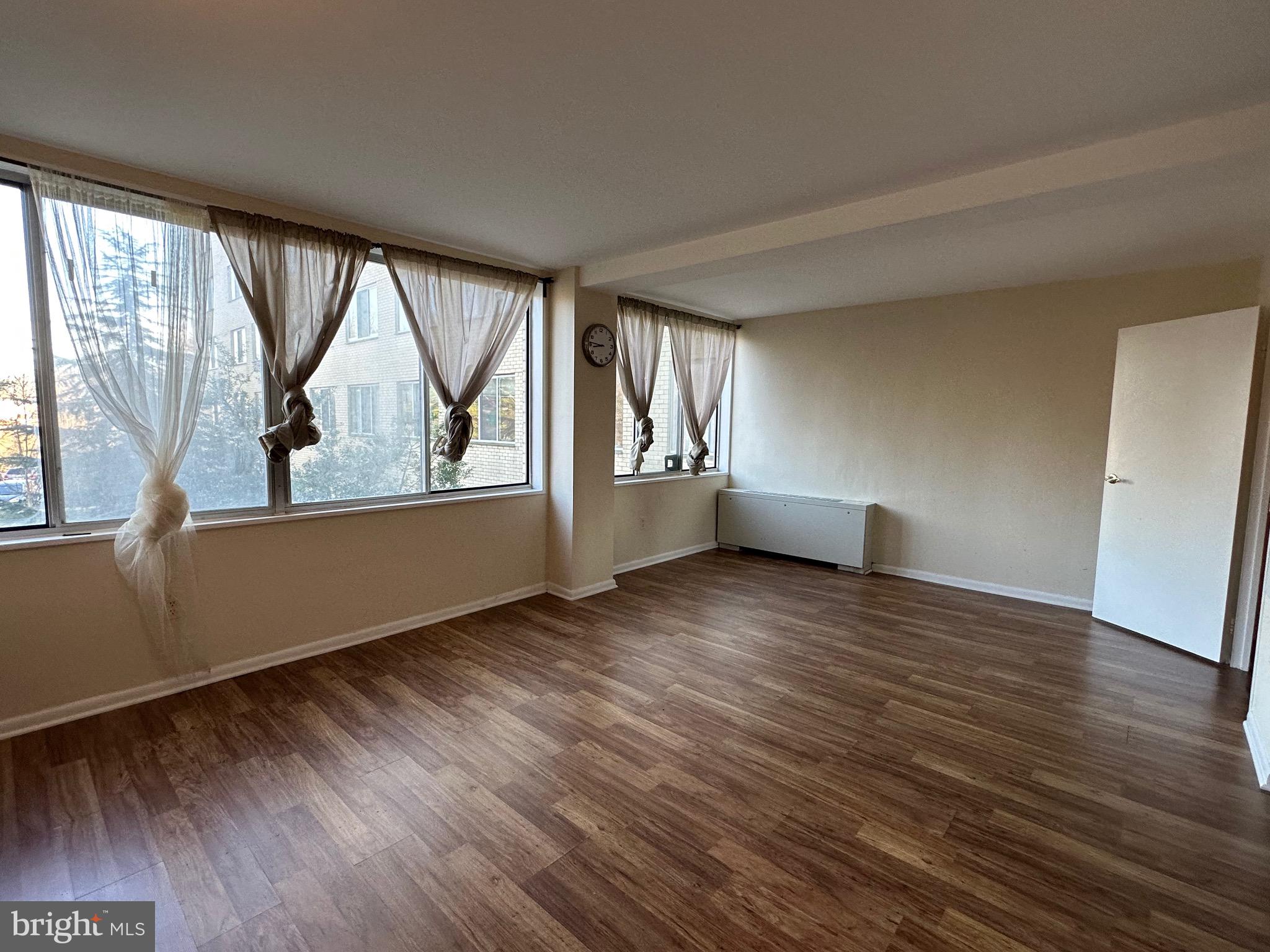 RIVER TOWERS - Residential Lease