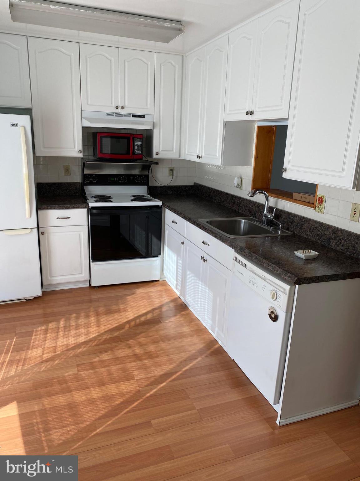 MIDDLE RIVER - Residential Lease