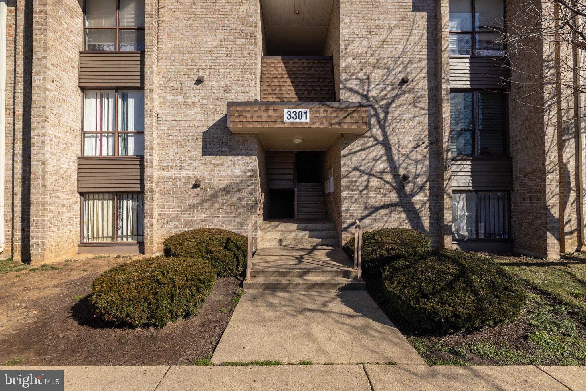 This beautiful fully renovated unit is located in Hunter Square Condominiums and has everything you have been searching for. Renovations include new gleaming LVP floors, stainless steel appliances, sparkling light fixtures, plush carpeting, brick accent wall, and more. This unit is very large and has an eat-in kitchen and a bonus room that can be used as a den. Utilities are included in the condo fee. The Complex’s amenities include an onsite pool, party room, and a grilling area. Conveniently located - near National Harbor, Tanger Outlets, Joint Base Andrews, shopping centers, stores, markets, parks, and trails. The community is not FHA-approved. Cash, Conventional, or VA Loans only.