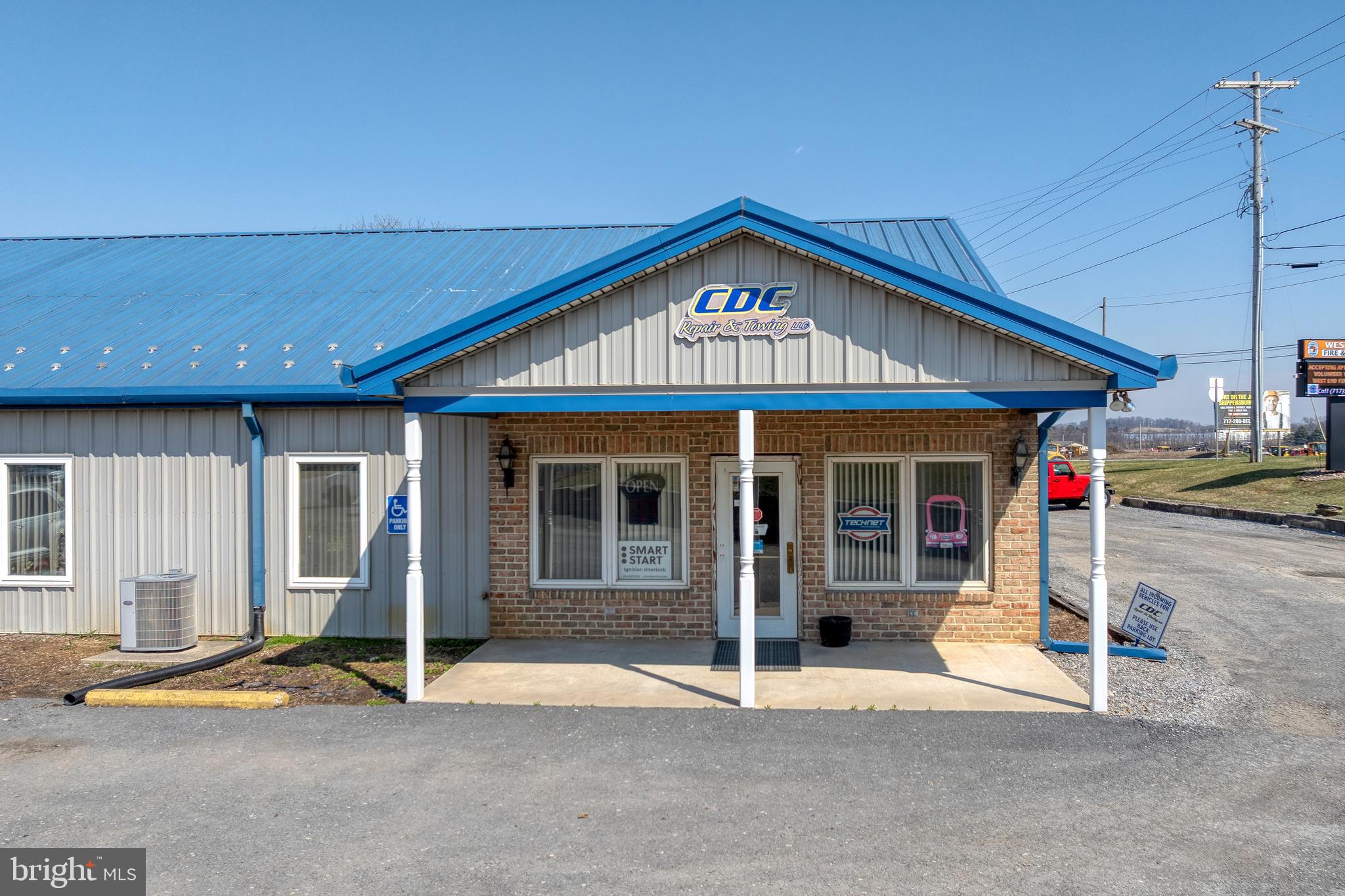 Main image without alt text