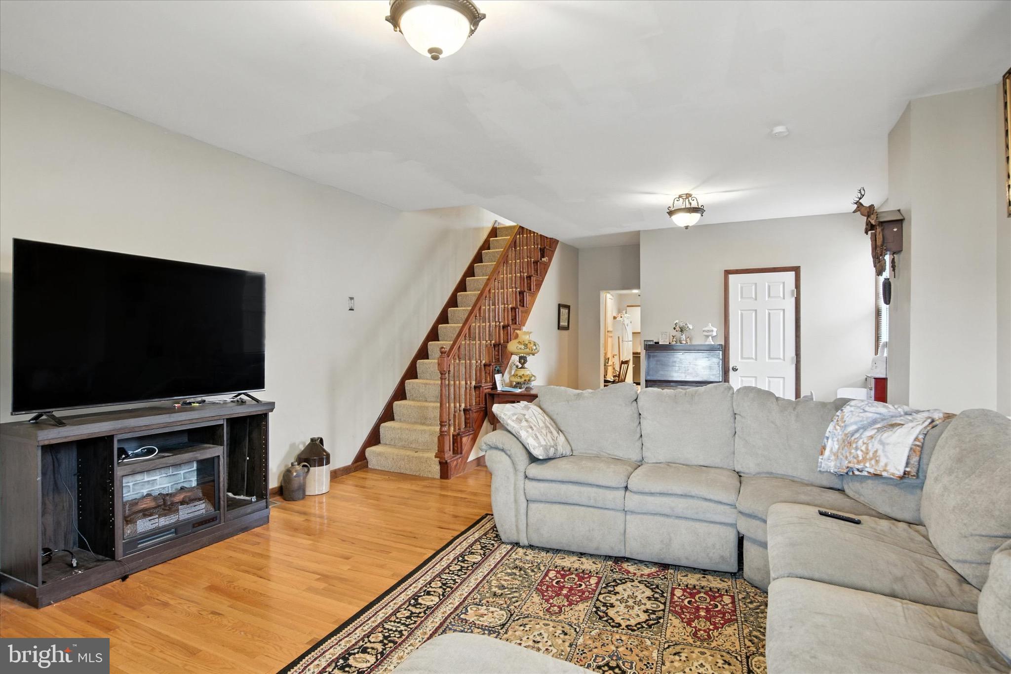 1011 E LEHMAN STREET