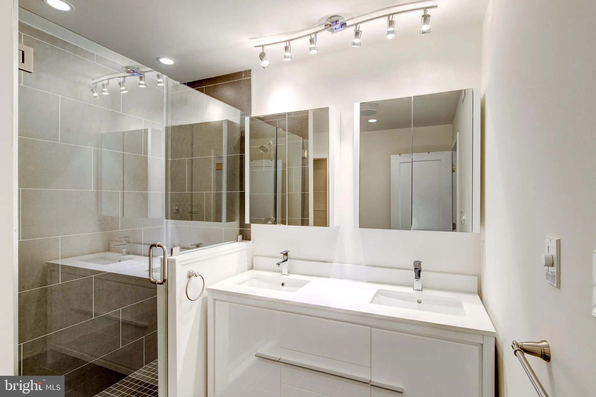 Philadelphia, Pennsylvania 19130, United States, 2 Bedrooms Bedrooms, ,3 BathroomsBathrooms,Residential,Contingent,207982