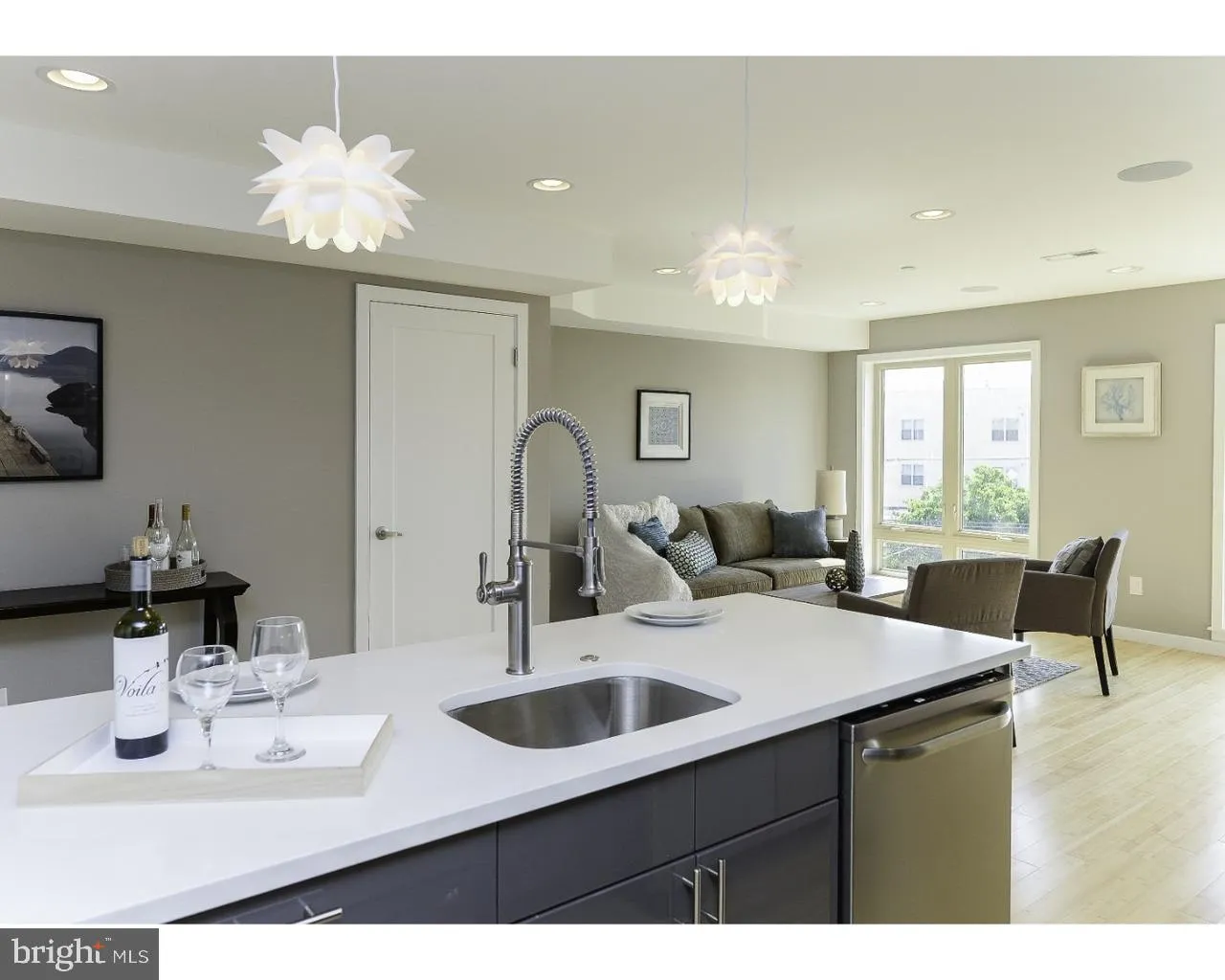 Philadelphia, Pennsylvania 19130, United States, 2 Bedrooms Bedrooms, ,3 BathroomsBathrooms,Residential,Contingent,207982