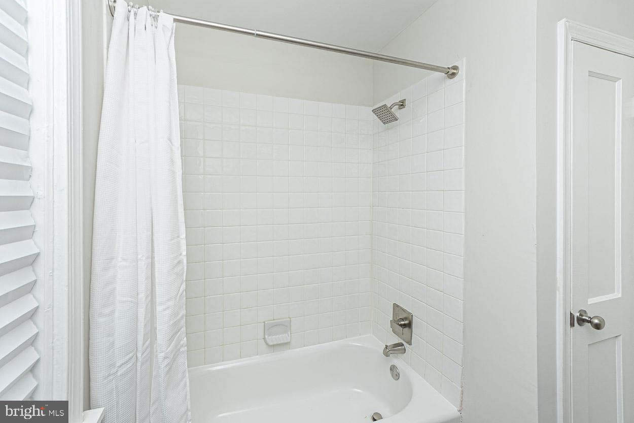 WINDSOR HILLS - Residential