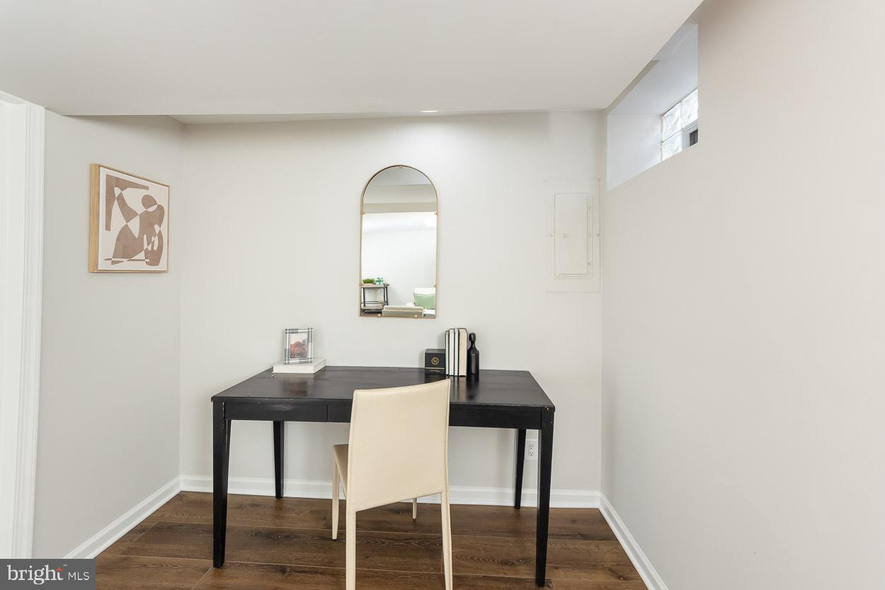 WINDSOR HILLS - Residential