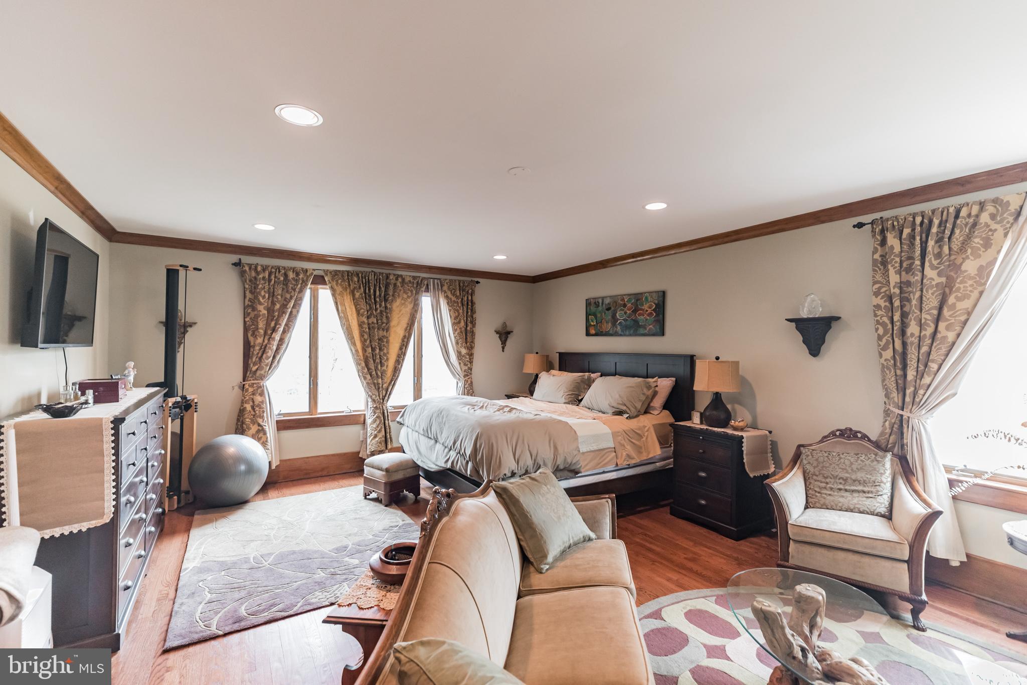 HOLMES RUN HEIGHTS - Residential